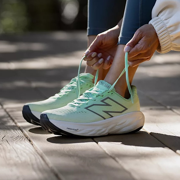 NEW BALANCE 慢跑鞋 NB1080 V14 白綠 漸層 運動 女 W1080F14