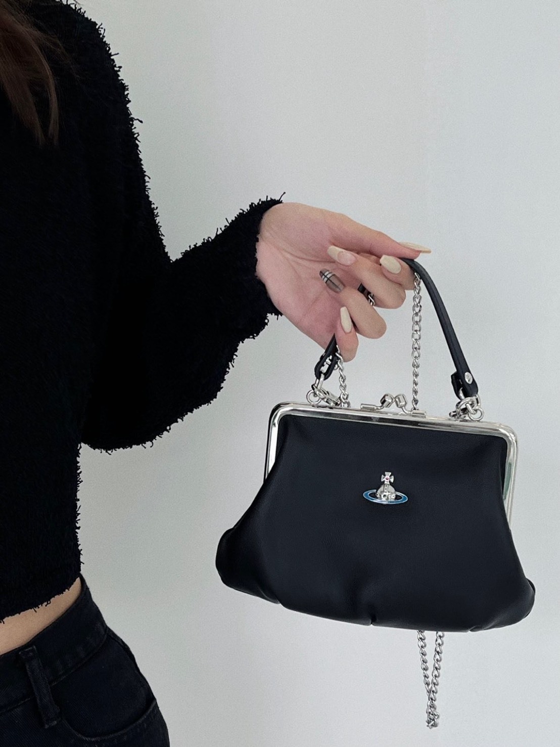 VIVIENNE WESTWOOD 西太后餃子鏈條包 黑藍 羊皮 可拆卸鏈條肩帶 52020003L001LN403