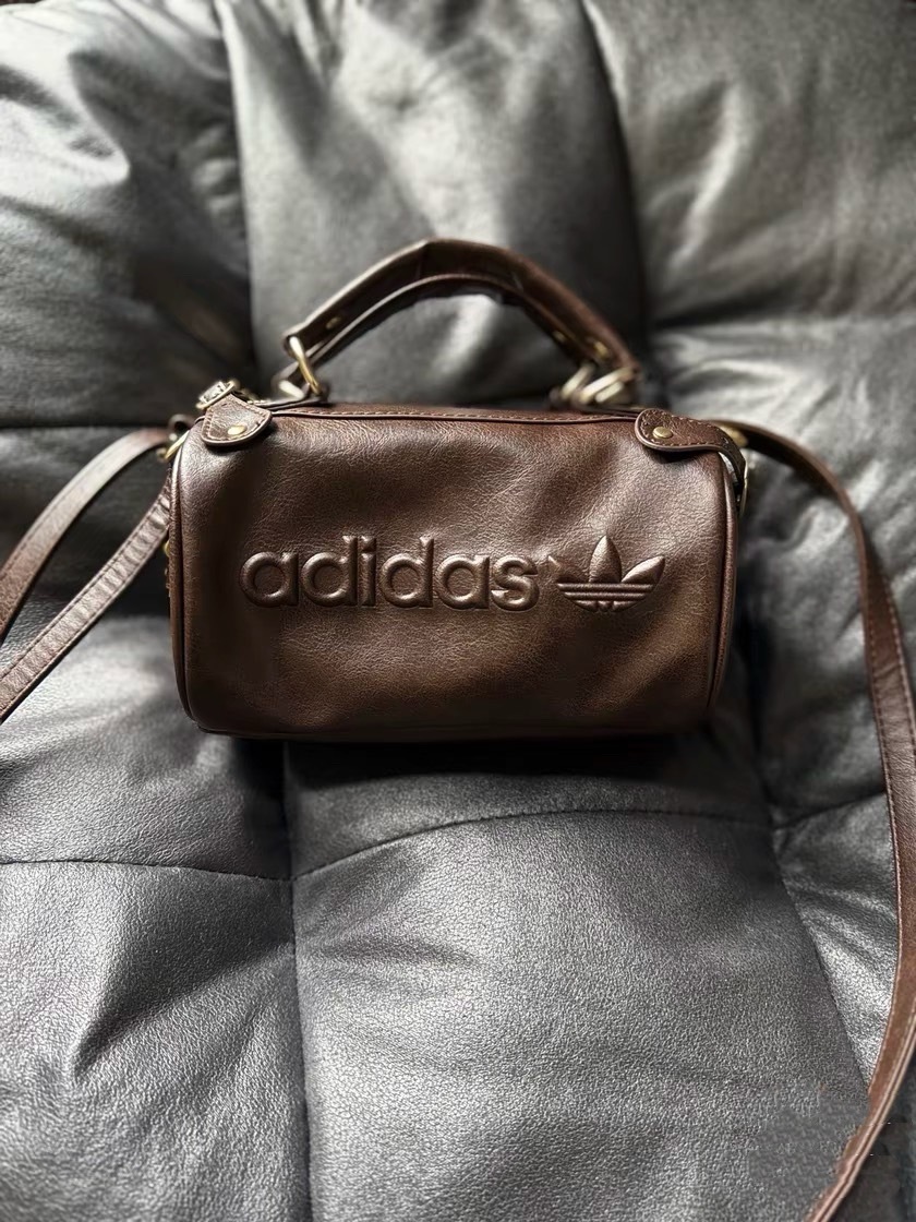 預購  ADIDAS RS 復古MIU風 枕頭包 圓筒包 手提包 2.25L JV9277 JV9276