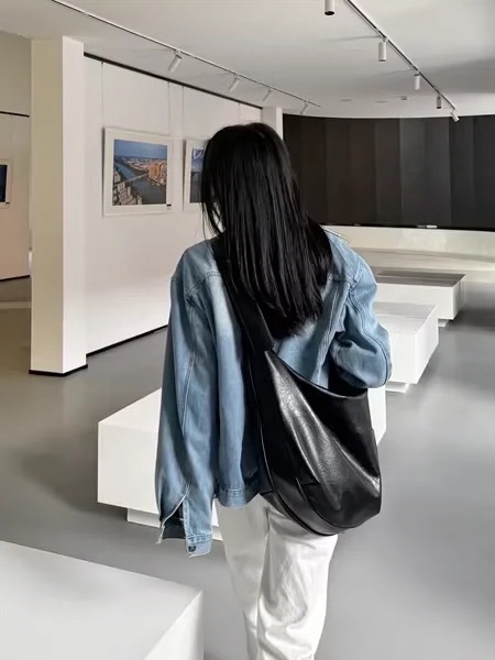 軟皮大容量斜跨包/單一色