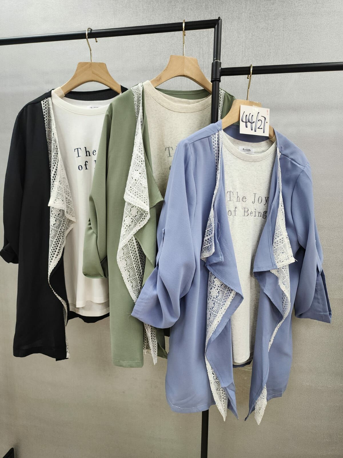 Cd3221  鬆身外套  胸44 長27  $159/1 $250/2