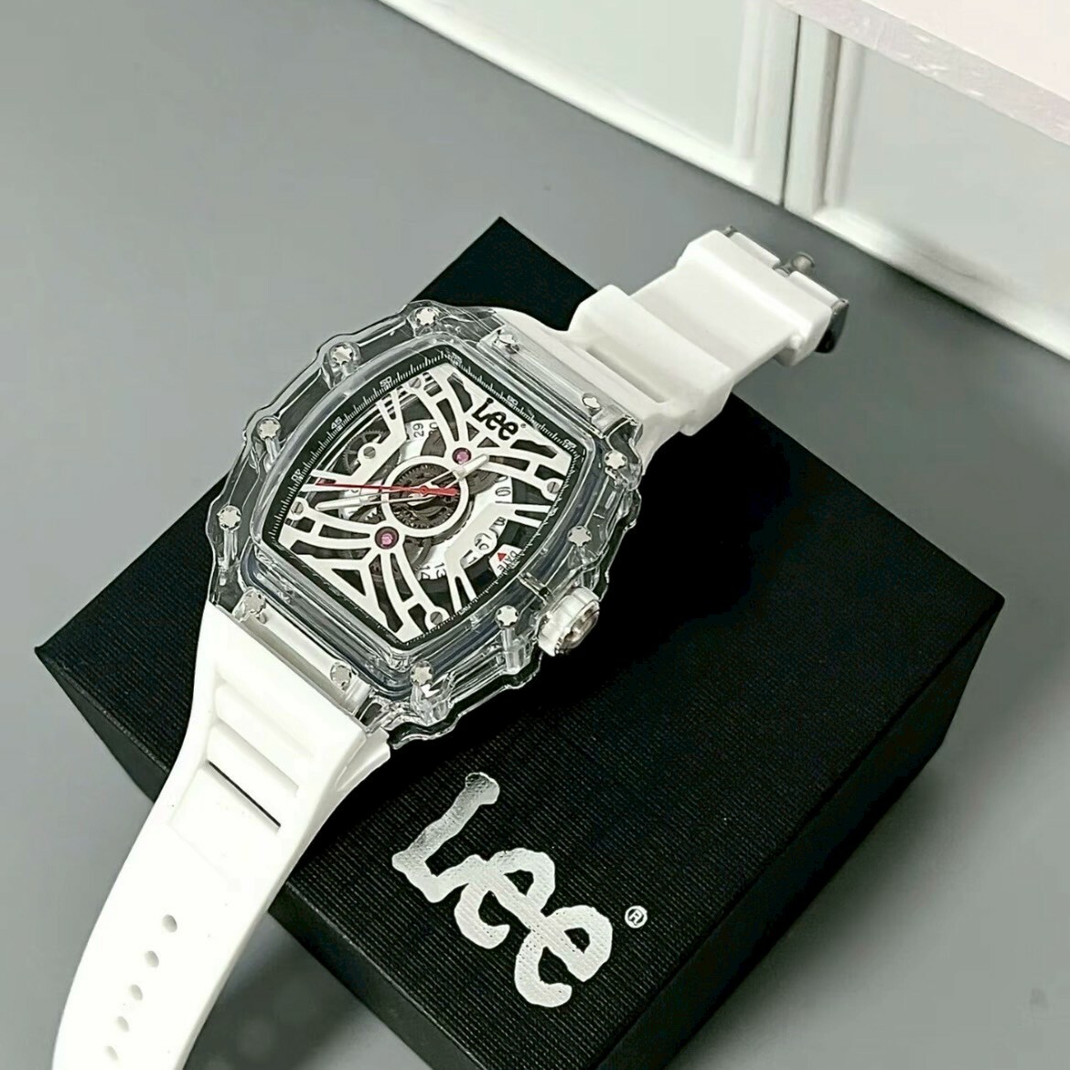 <限量代購>Lee 石英機芯手錶 酒桶型 透明簍空 經典 防水 黑白 兩色