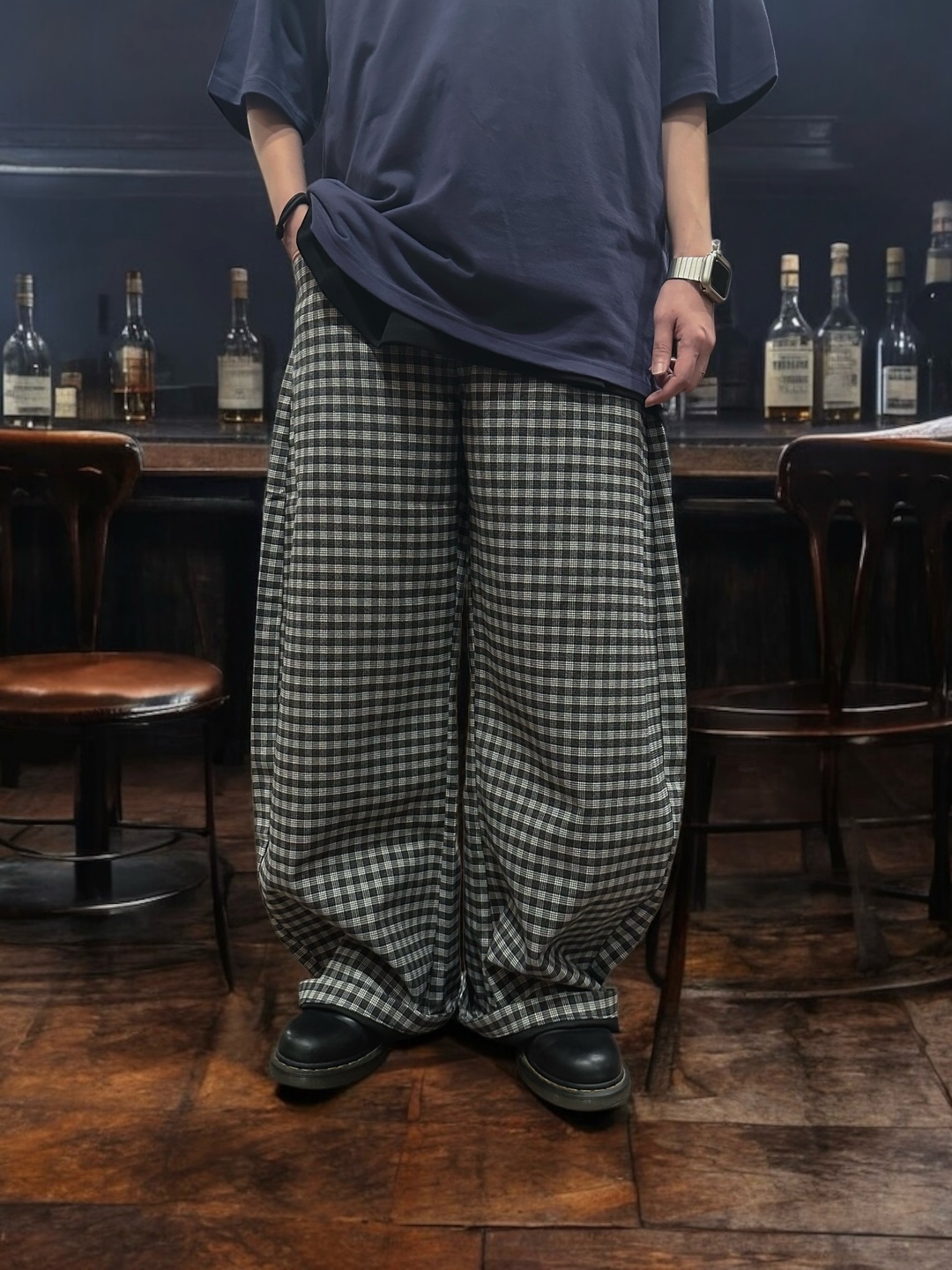 黑白格紋學院風彎刀褲