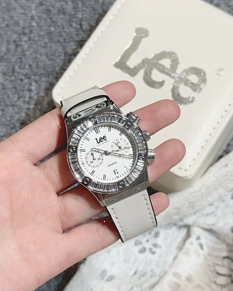 <限量代購>Lee 夢幻星河女錶 米白 水鑽 皮革 石英機芯 手錶