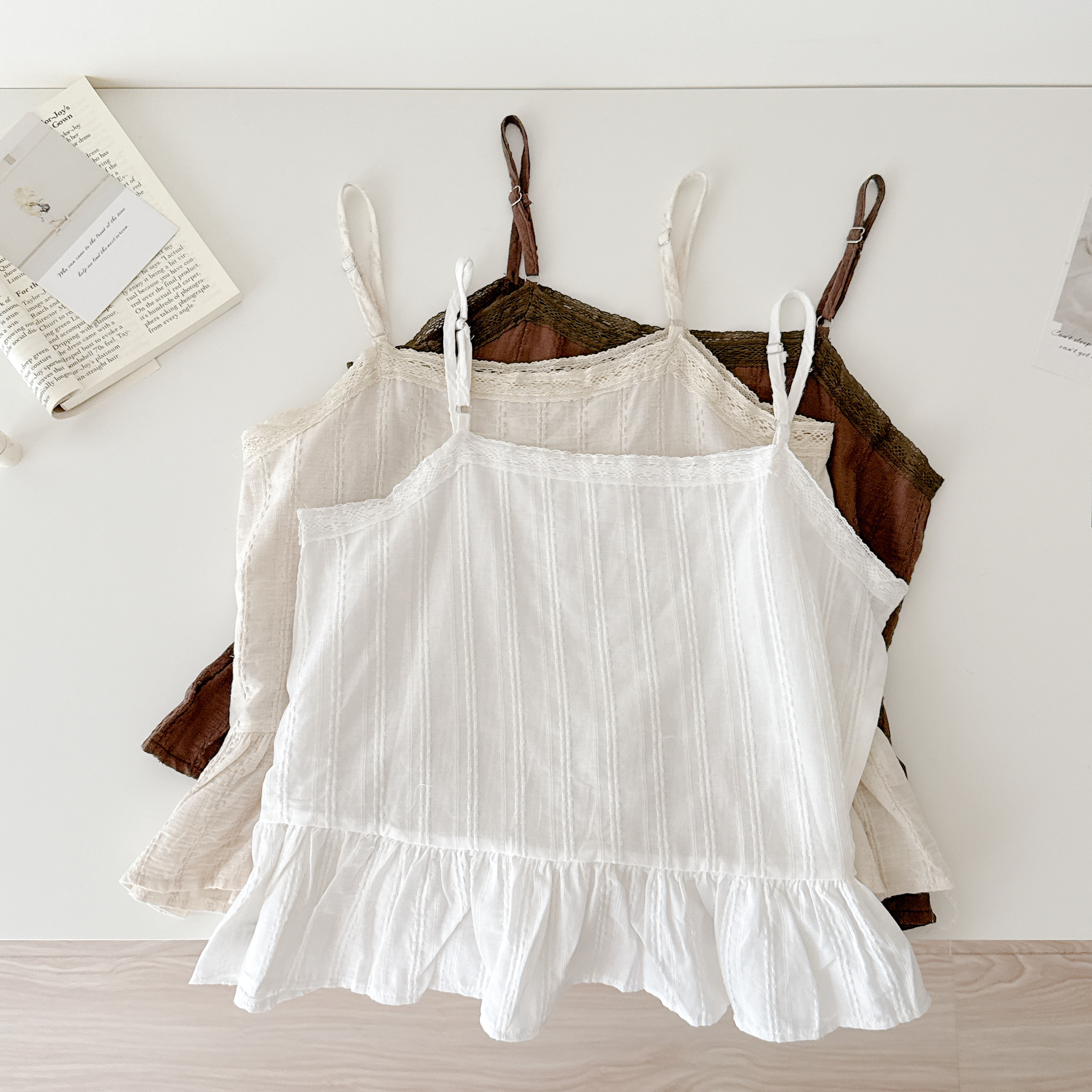現貨🚚日系白茶蕾絲拼接吊帶背心💕共3色
