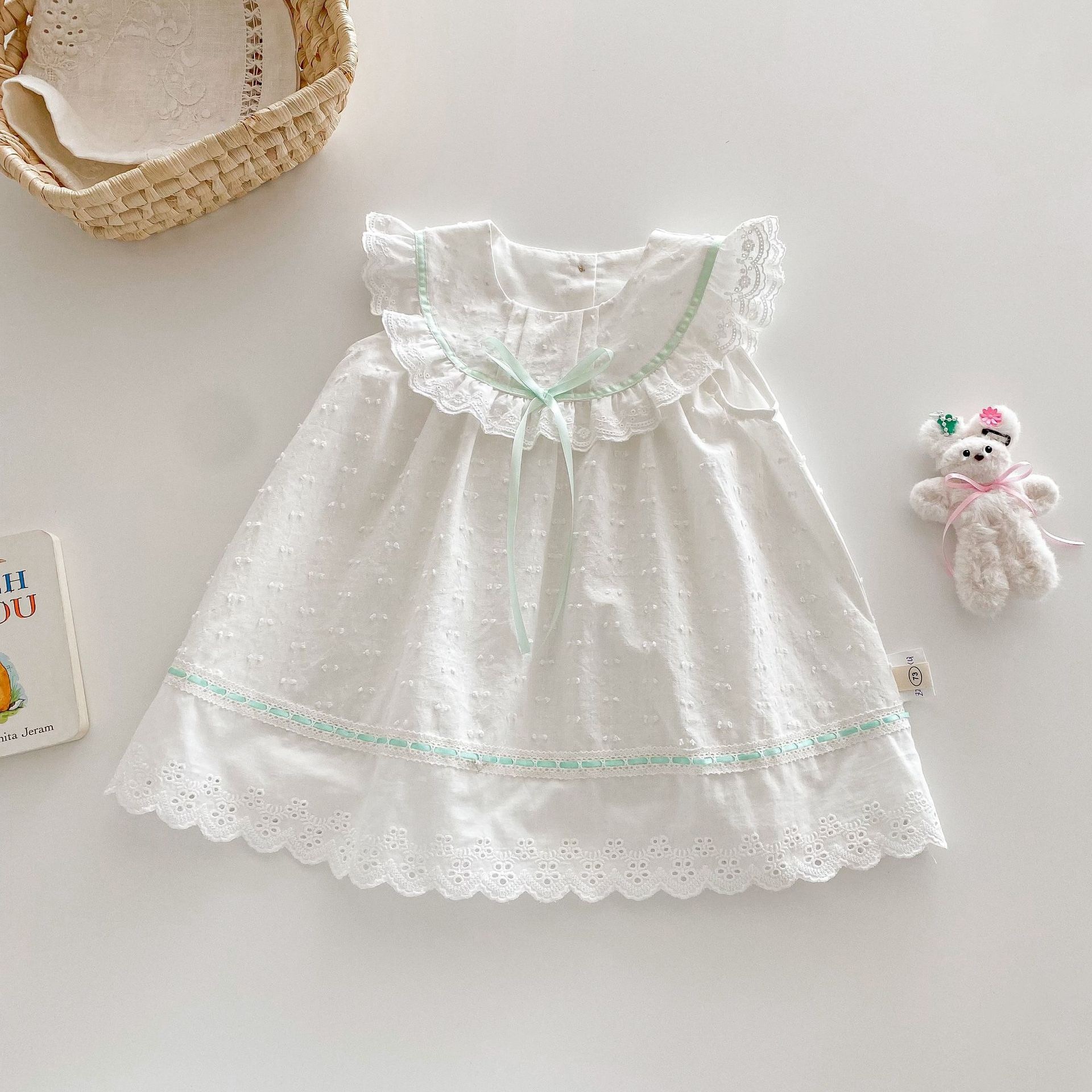 清檸花邊領洋裝