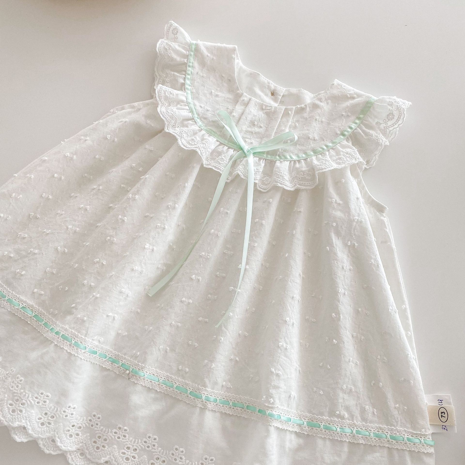 清檸花邊領洋裝