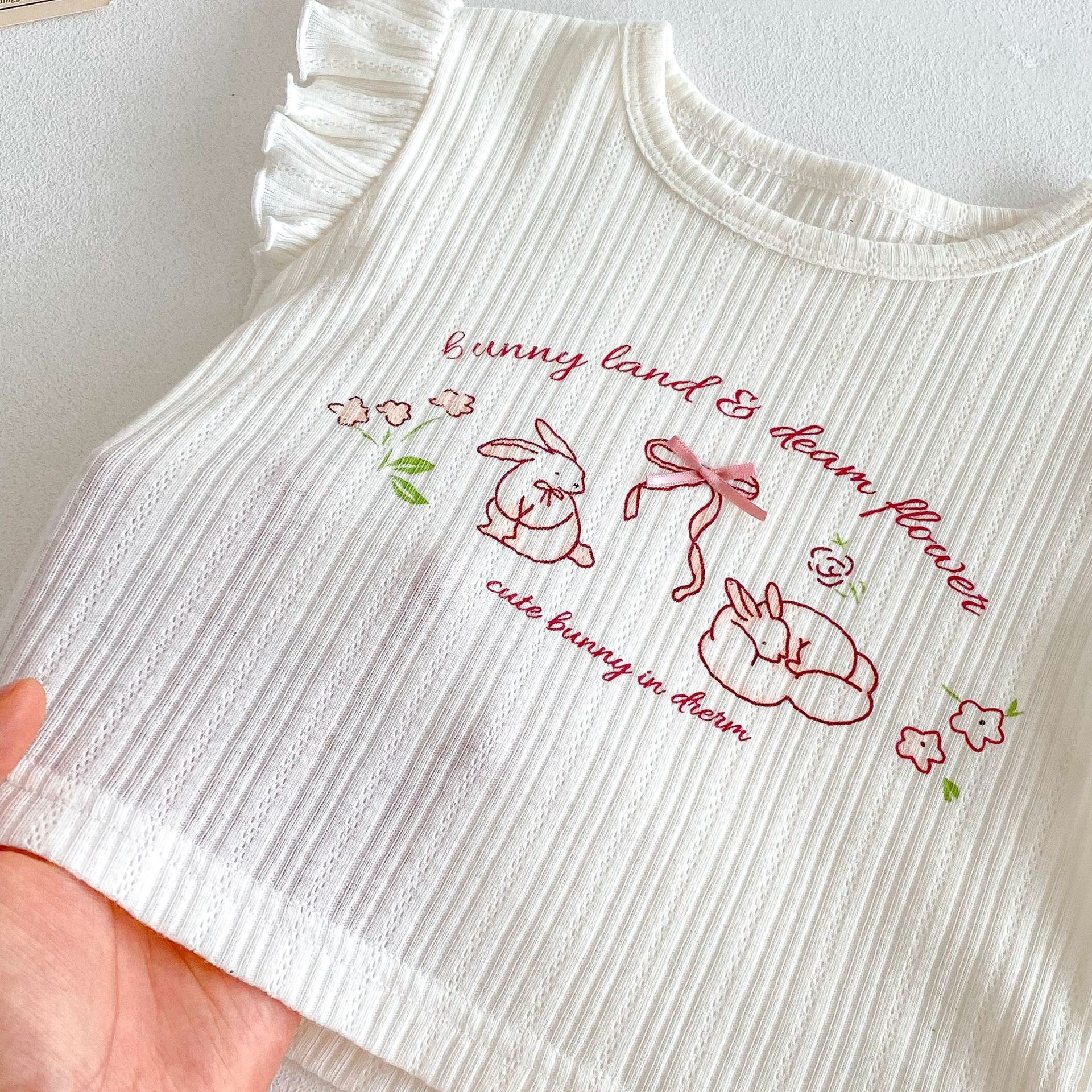 小兔木耳上衣/紅色褲子短褲