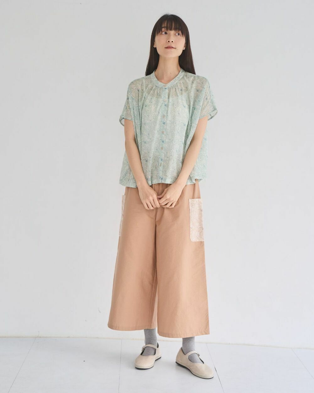 印花樂口袋寬褲穿搭