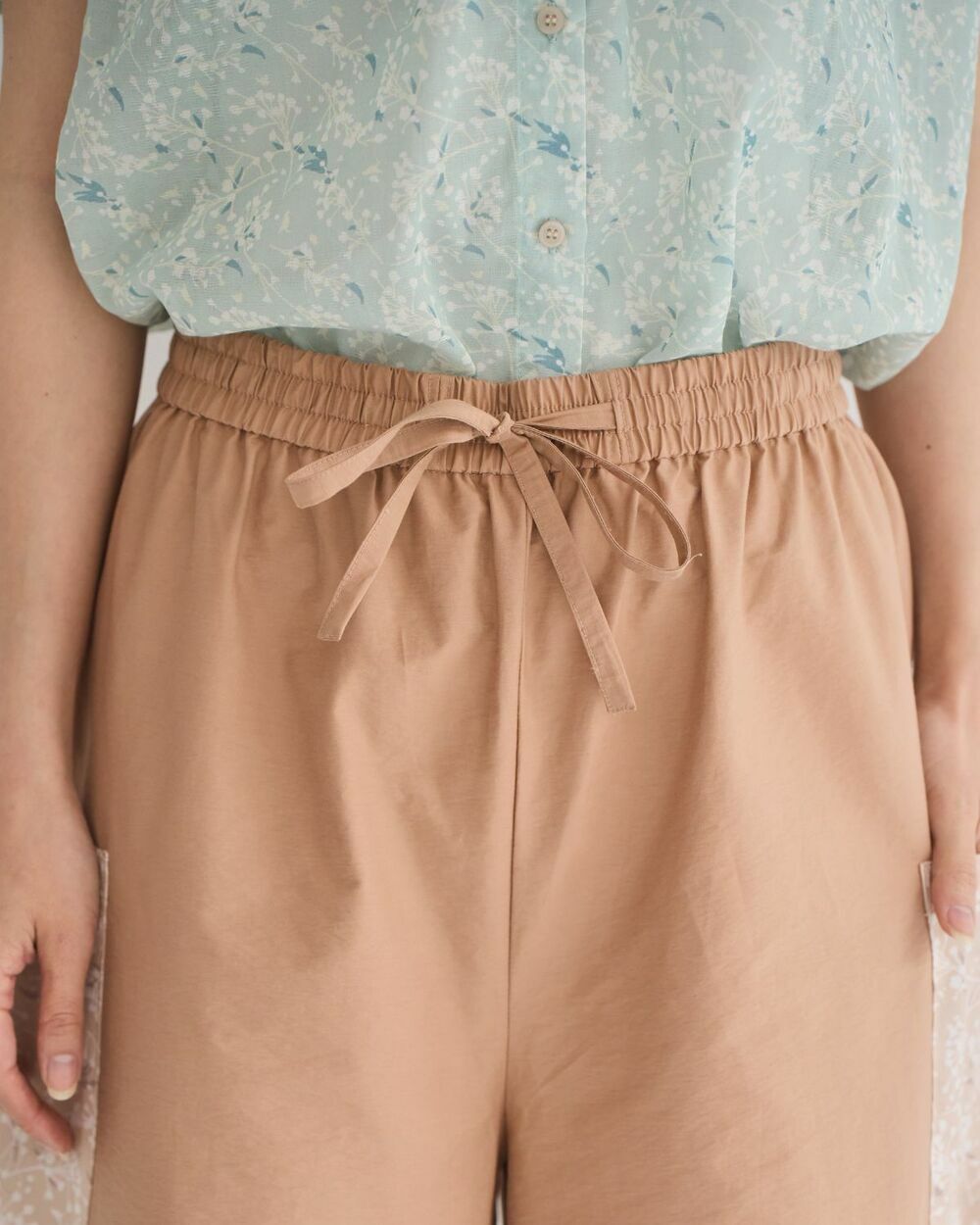 印花樂口袋寬褲穿搭