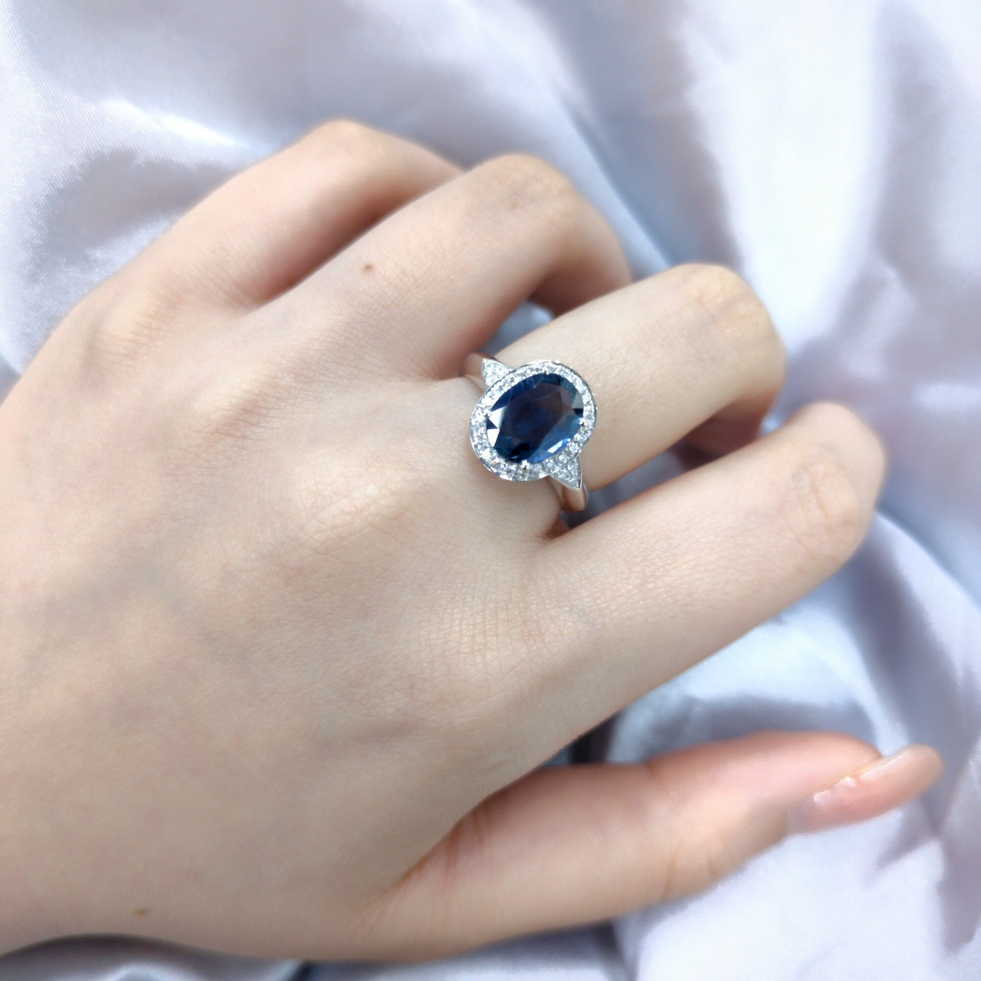 18K White Gold 1.79ct Sapphire and Diamond Ring