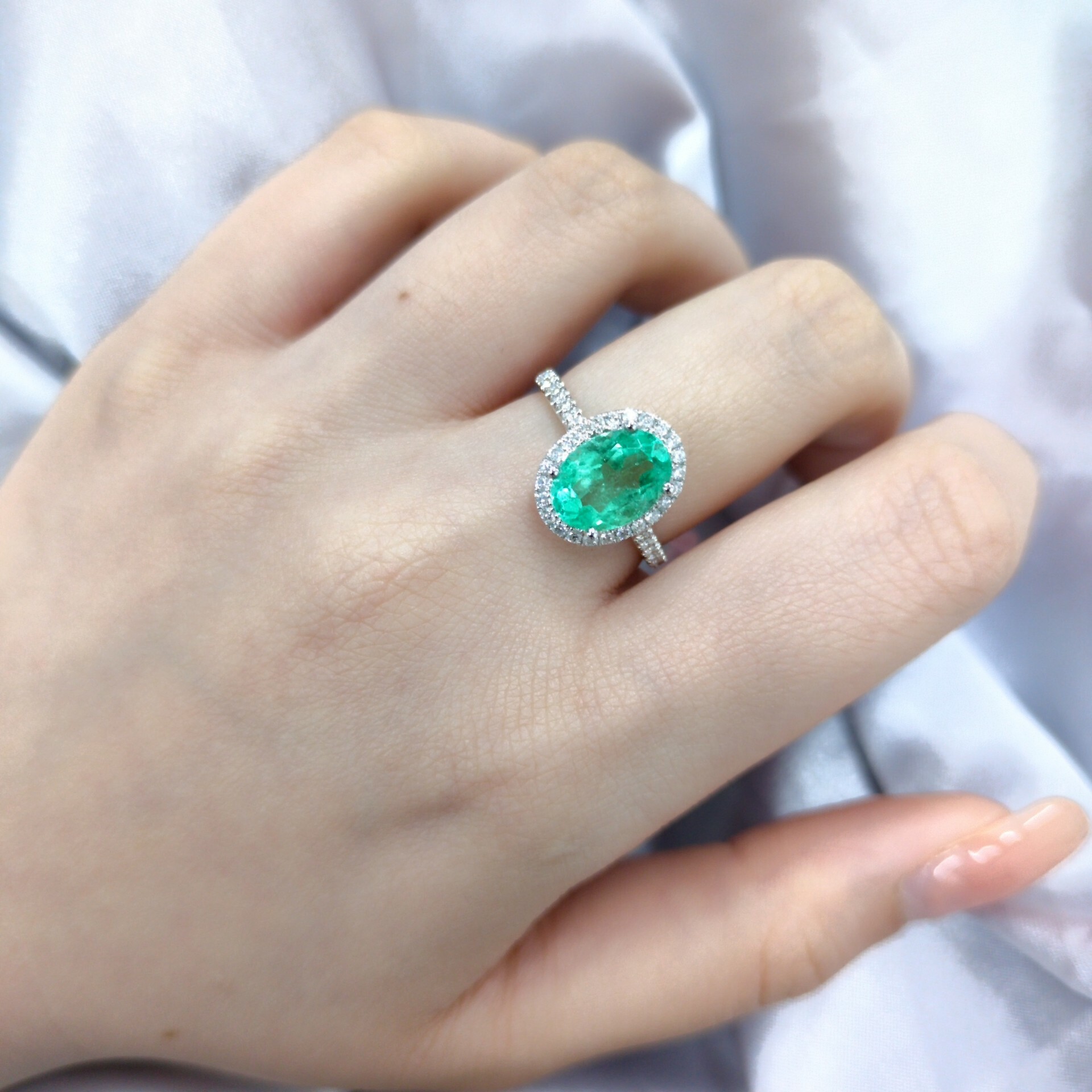 18K White Gold 1.78ct Emerald and Diamond Ring