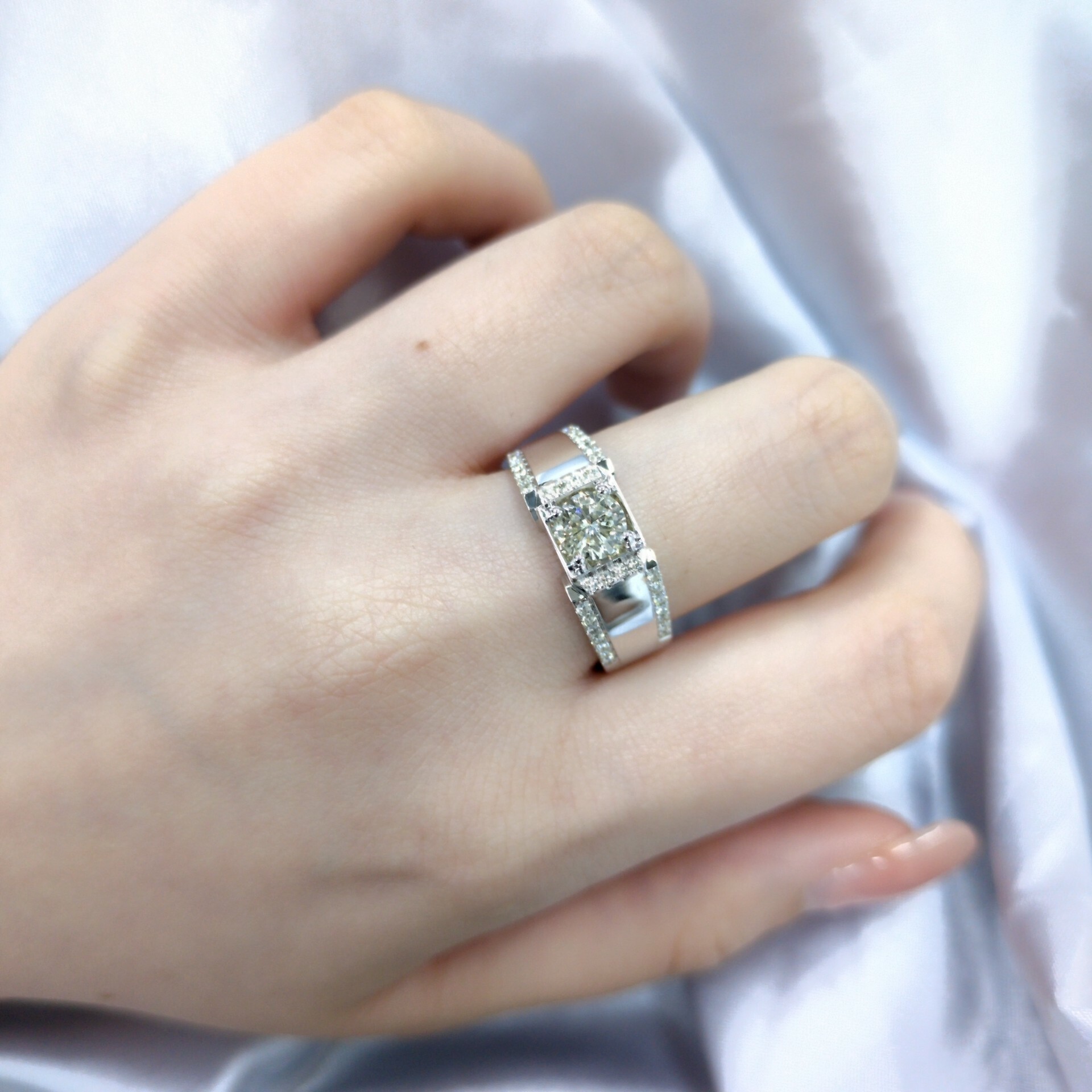 18K White Gold 0.86ct Diamond Ring