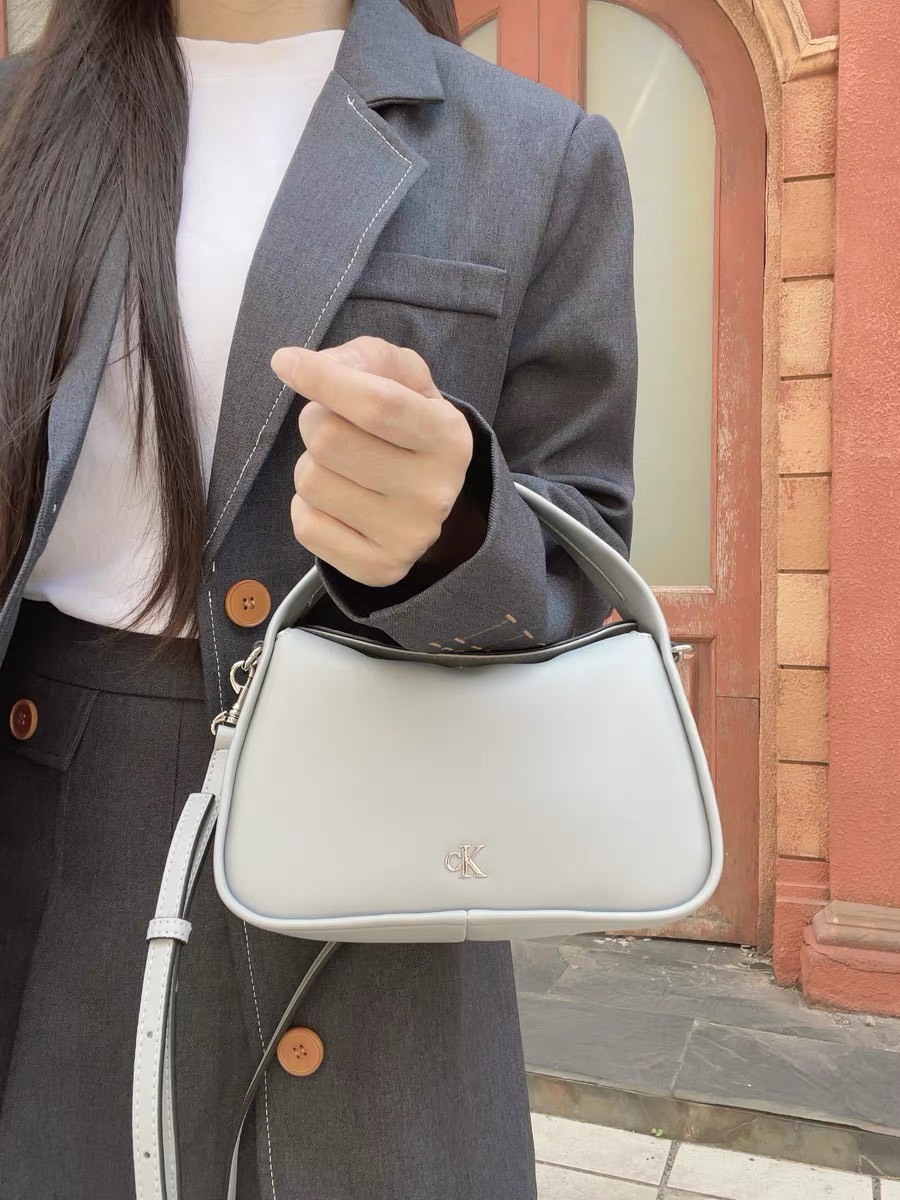 CALVIN KLEIN 枕頭小方包（DH3714-UB1）