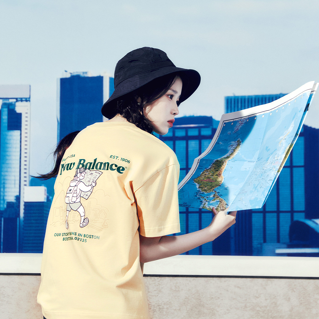 Tシャツ・カットソー [NEW BALANCE] UNI IVY BOY&GIRL BACKPACKING T SHIRT NEW BALANCE NB BOY系列夏日城市探索IU同款HIKER 塗鴉短袖三色(男款)