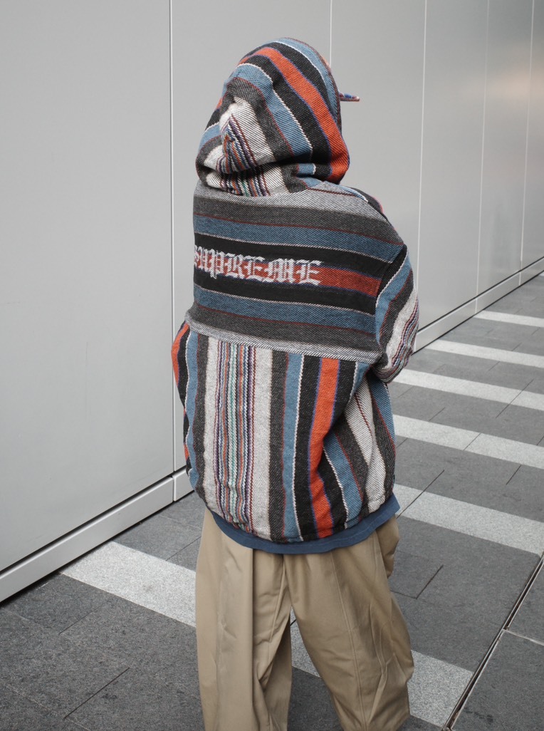 SUPREME BAJA JACKET 藍黑紅條文歌德字外套