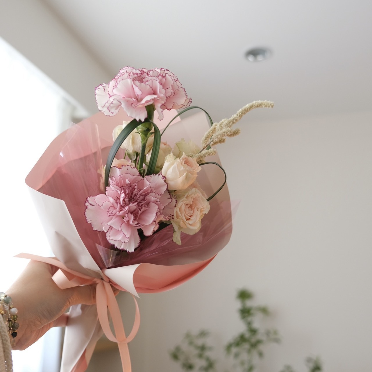 5/2~5/11 門市自取 / 花邊裙擺康乃馨小花束