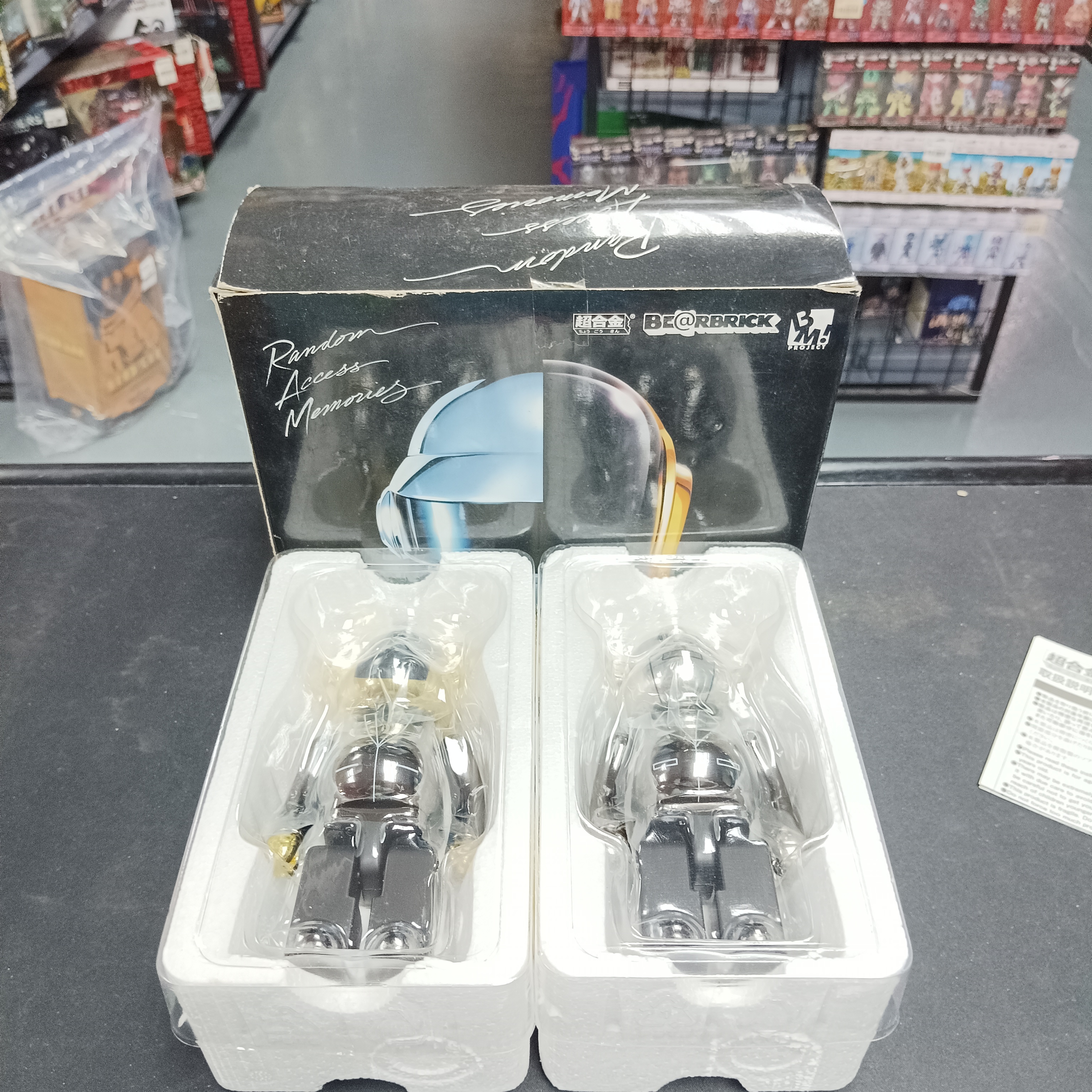 寄賣-超合金 BE@RBRICK DAFT PUNK(Random Access Memories Ver.)2PACK