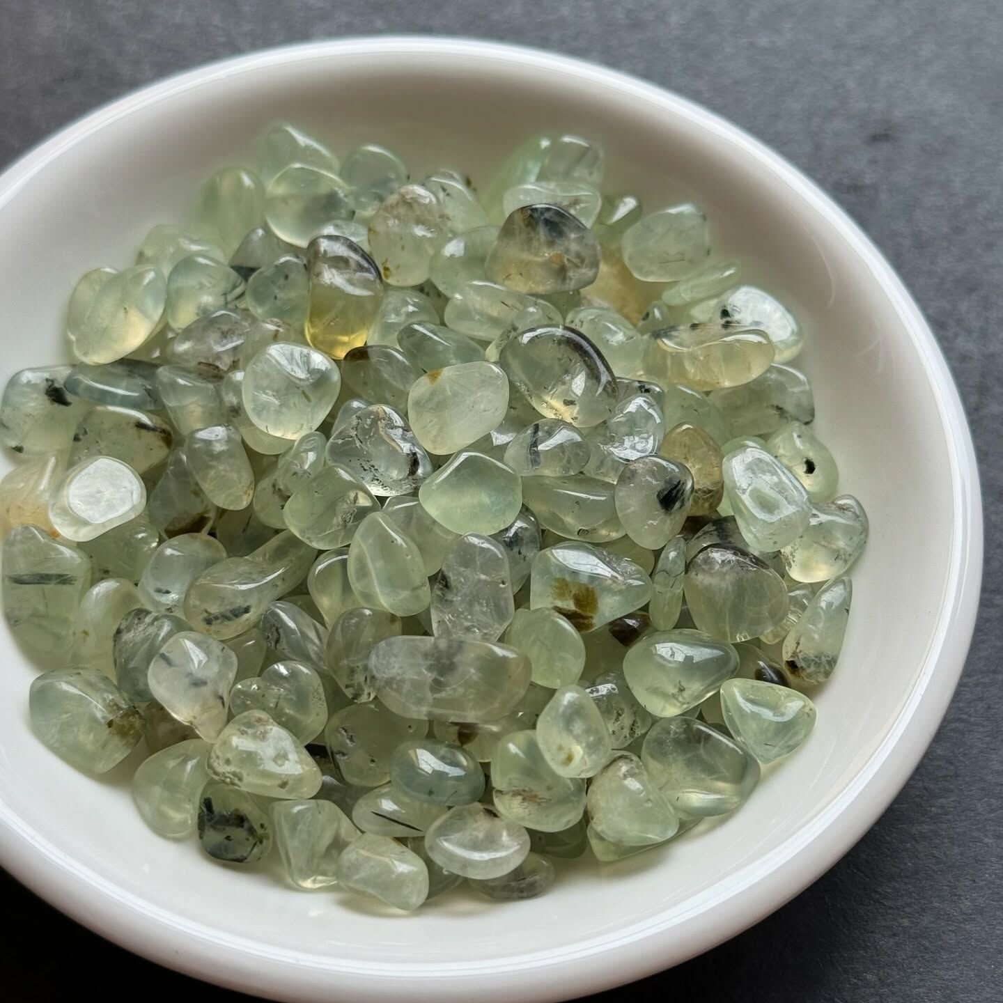 [原石] 葡萄石 碎石 一包 30 克