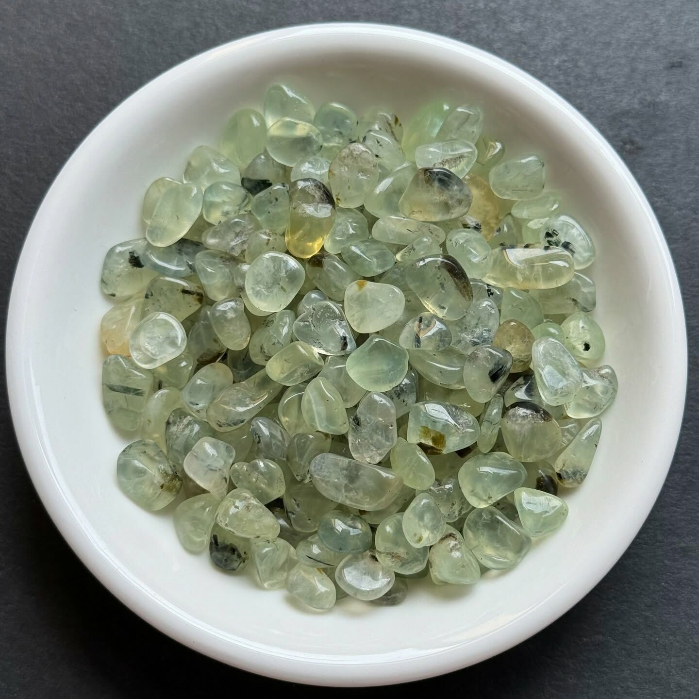 [原石] 葡萄石 碎石 一包 30 克