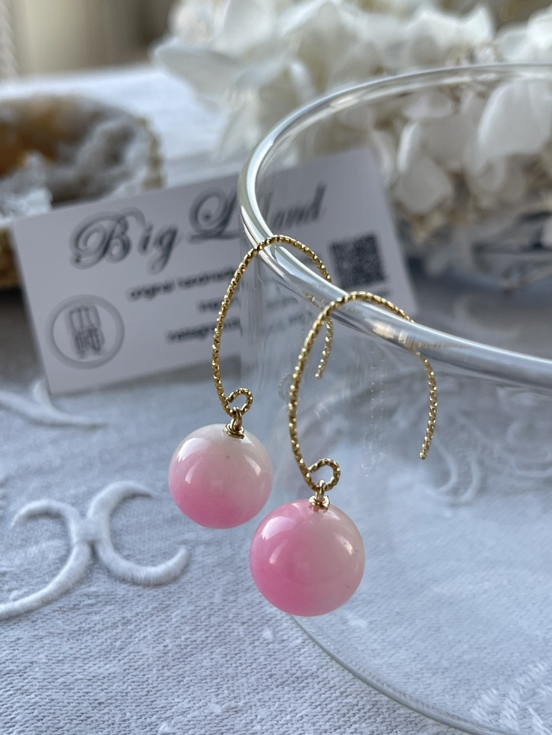 [Big Land] 粉櫻玉石耳環 | 1.2cm 黃銅耳針 | NO.378