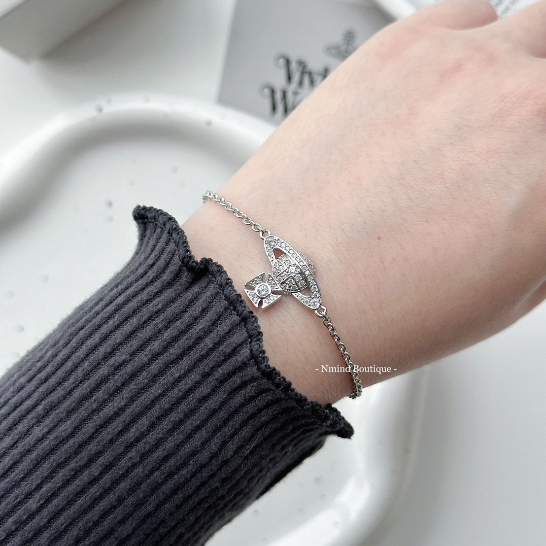 <好飾到✨> Vivienne Westwood Carmela Bas Relief Bracelet 滿鑽星球手鍊