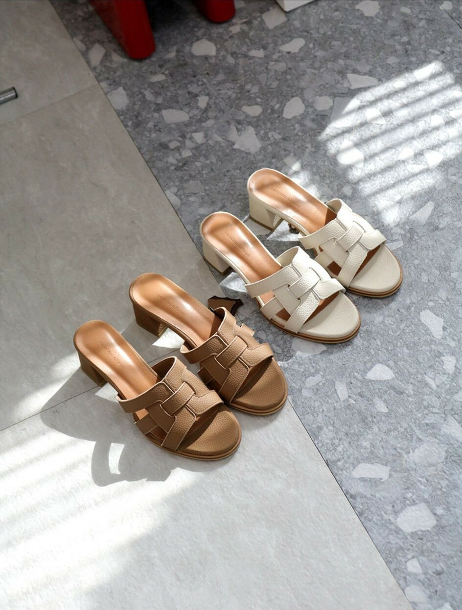 LA02 型號6397  偏細 牛皮鞋 踭2寸 SIZE:225-250 $379  design by Korea