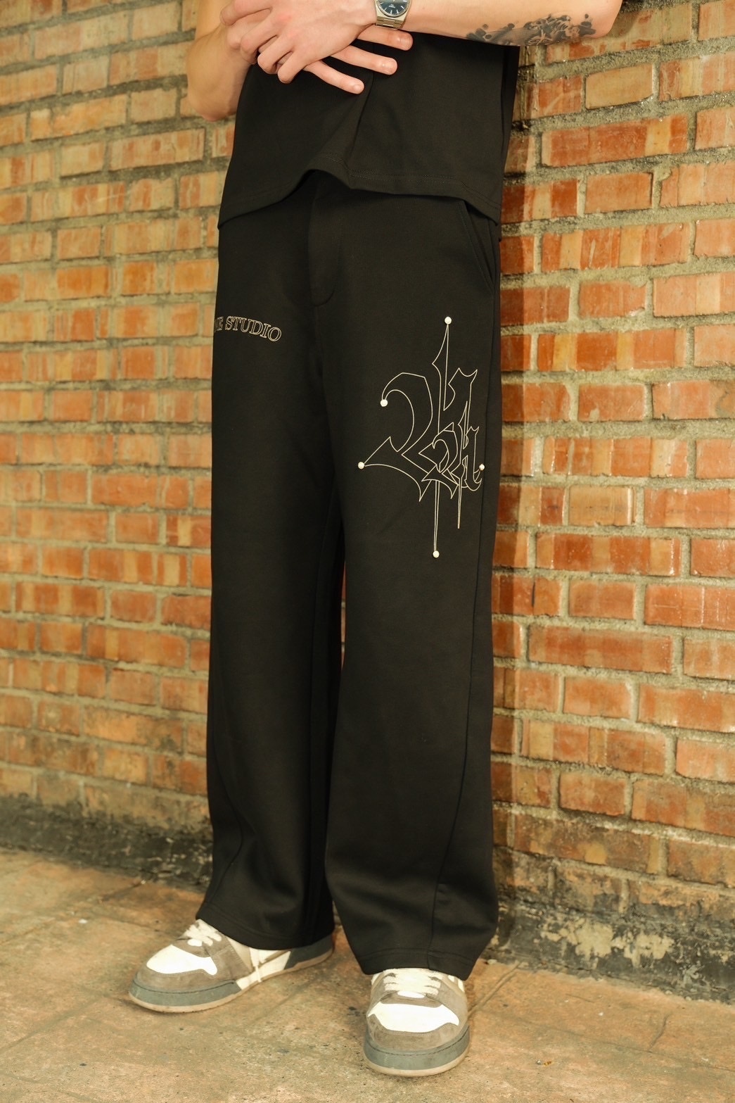 Atone studio 25ss "LE FAMILY" SWEATPANTS
