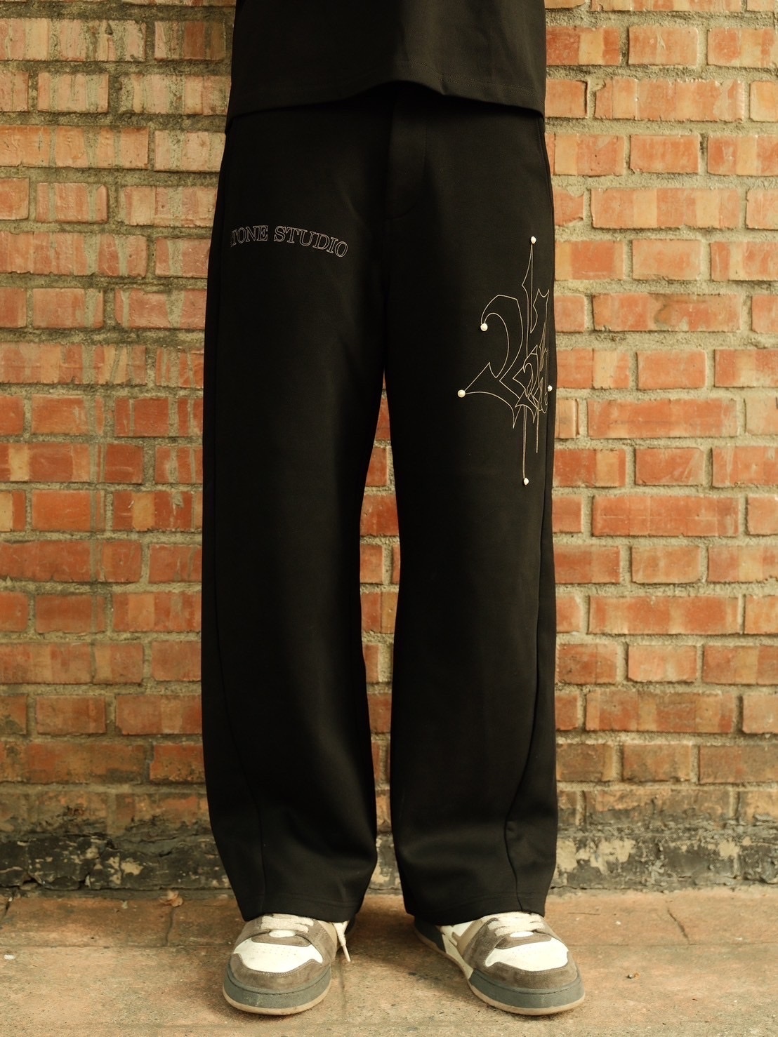 Atone studio 25ss "LE FAMILY" SWEATPANTS