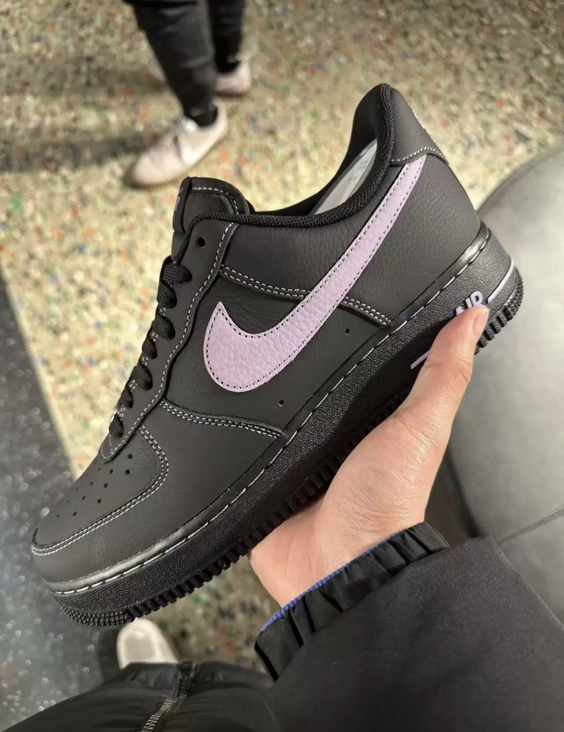 【APAIR】預購 NIKE AIR FORCE 1 07 LV8 男款 鐵牌 車縫線 黑紫 HQ2037-001 大童 HJ4563-001