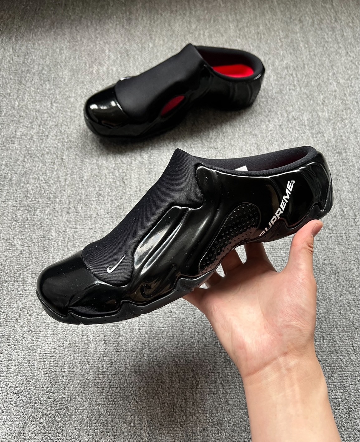 Supreme x Nike Clogposite 聯名拖鞋｜機能潮流終極形態