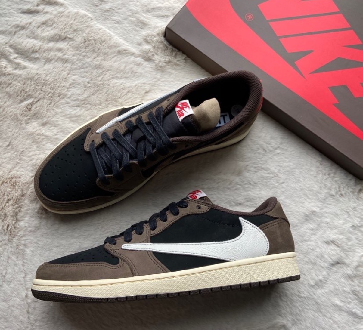 Travis Scott x Air Jordan 1 Low OG "Reverse Mocha" 倒鉤初代聯名