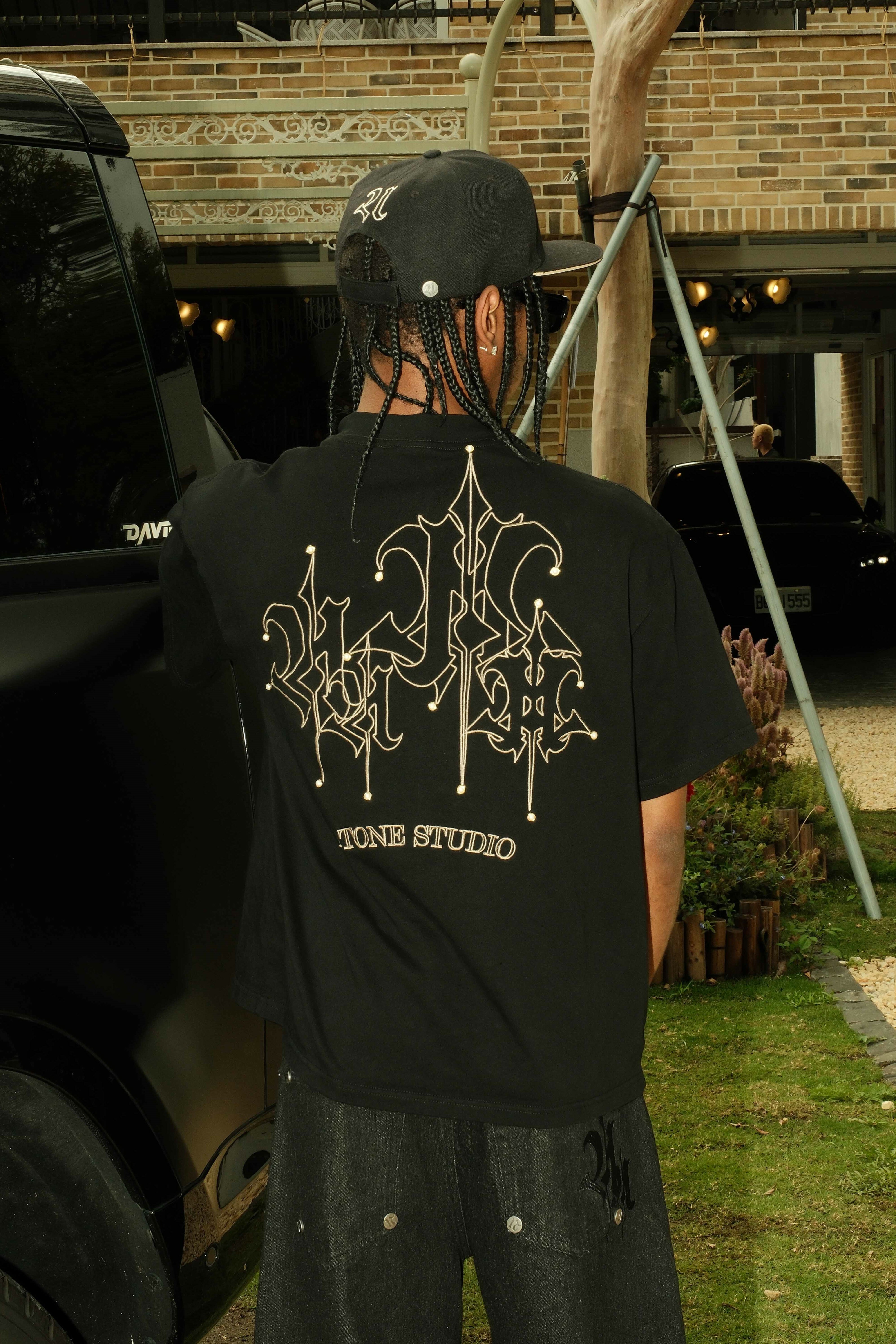 Atone studio 25ss G.O.A.T pearl logo T