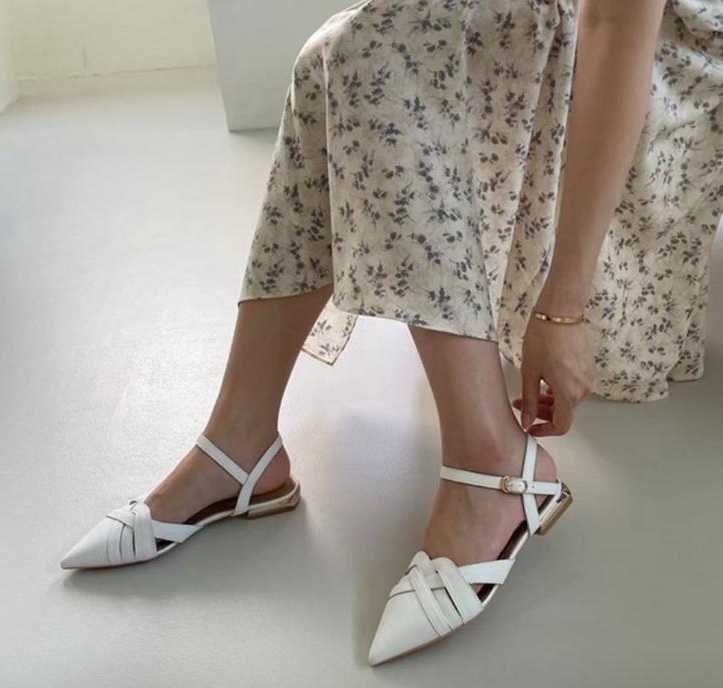 MM13 #2m06  偏細 牛皮鞋 size 225-250 鞋跟高2cm $479 (一口價) design by Korea