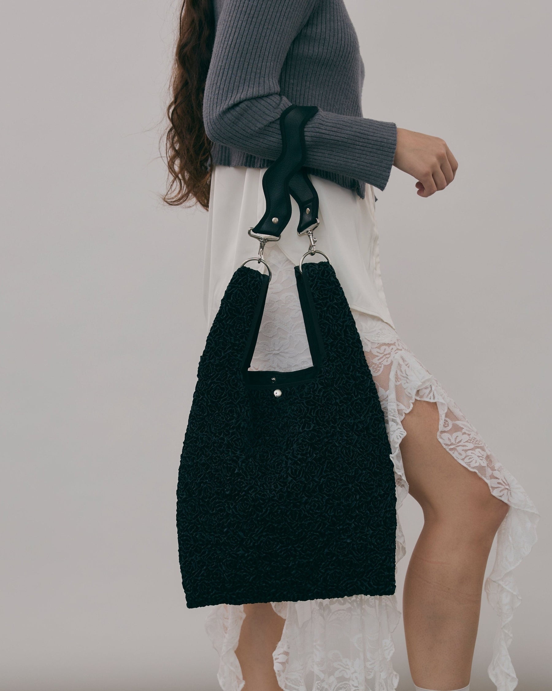 Nori 波浪手提肩背包 大款 黑色皺褶款