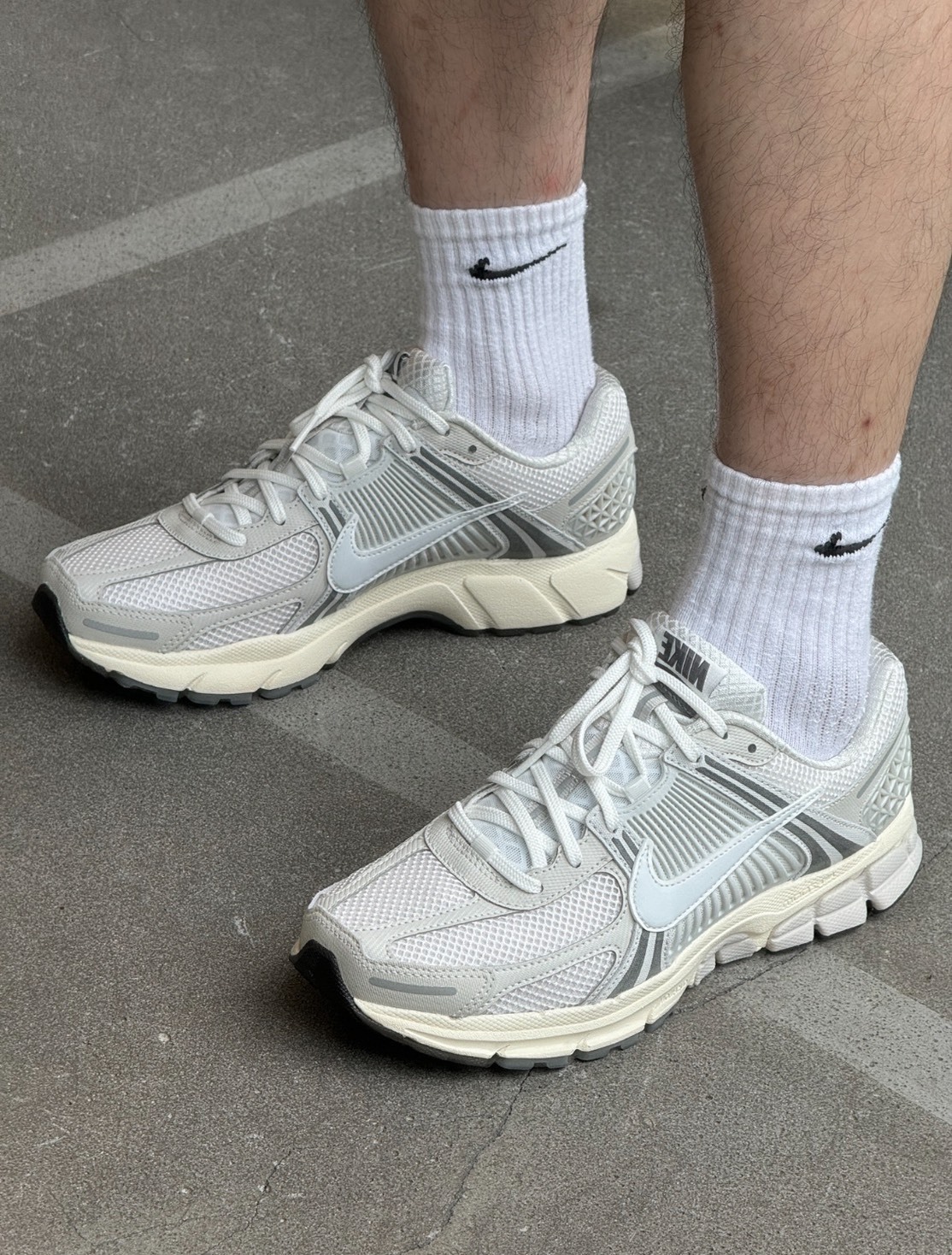 NIKE ZOOM VOMERO 5  "奶灰白" 奶油 復古 Y2K HF0731007