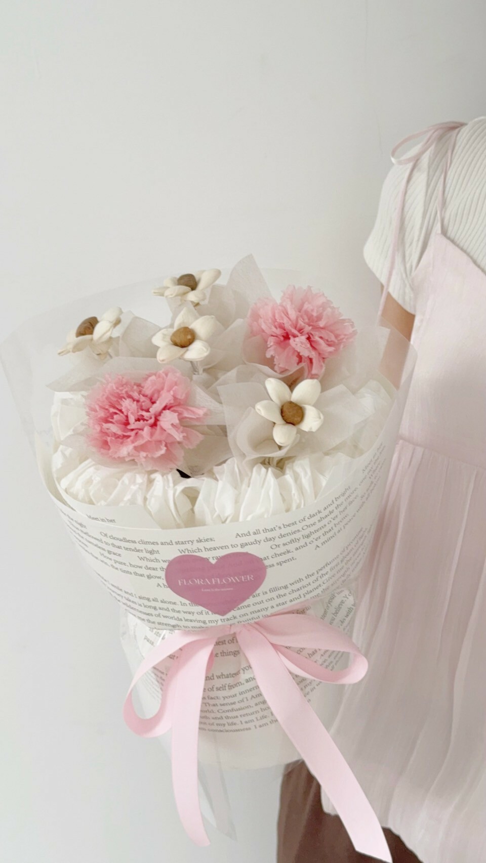 永生康乃馨泡泡花束－抱抱小棉襖 (2款)