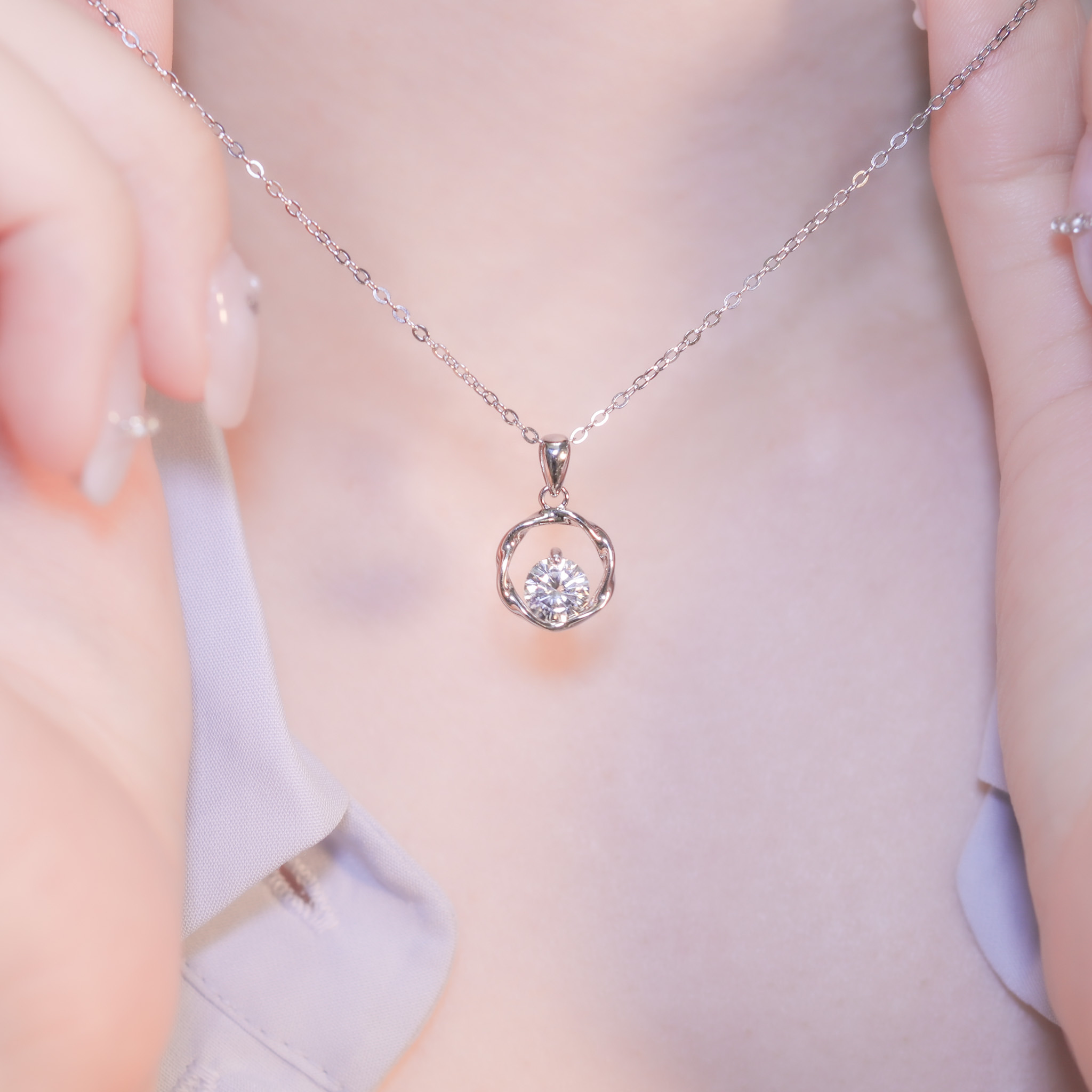 | 925純銀・厚鍍白金・莫桑石 | 身後仍是我項鍊 | NE1360 |