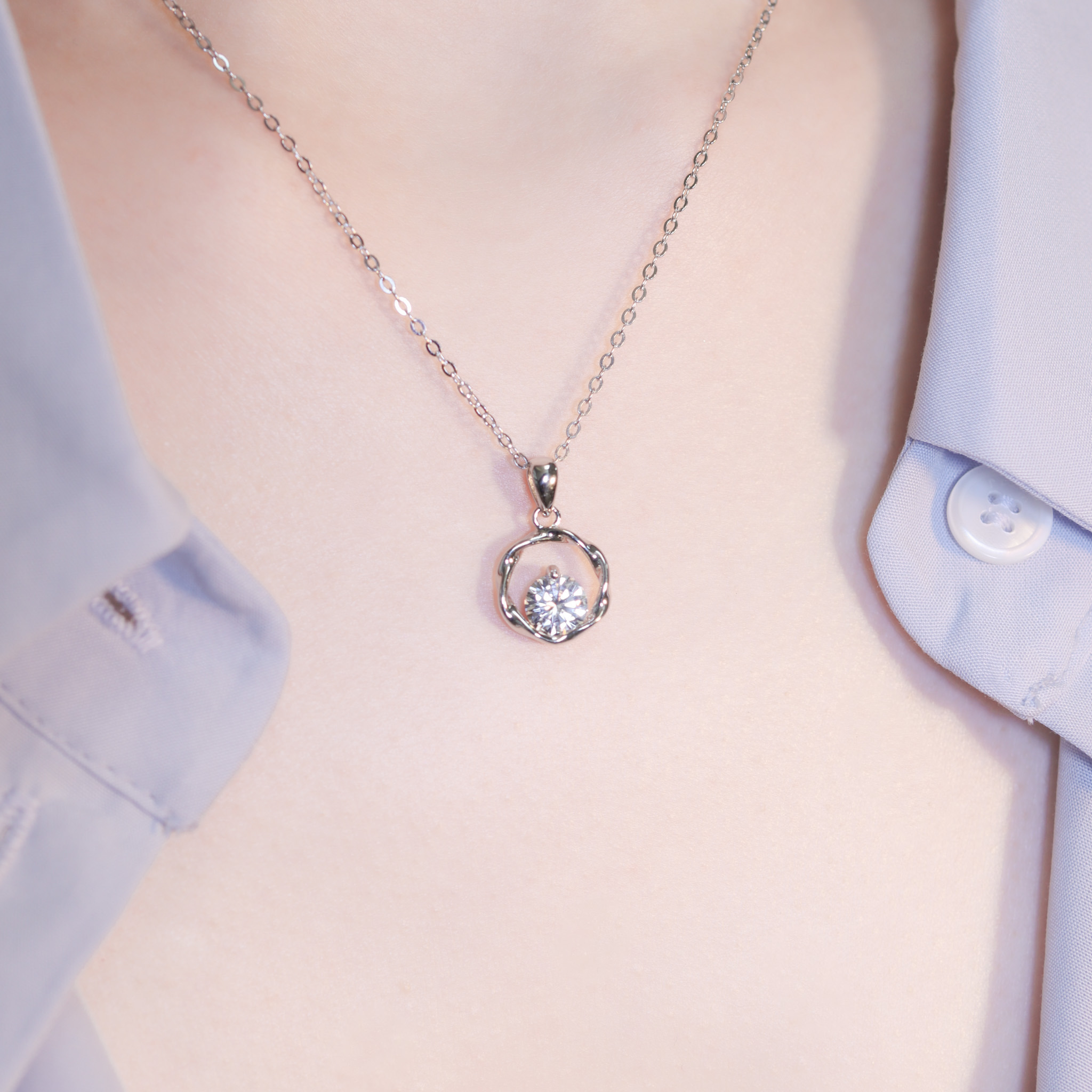 | 925純銀・厚鍍白金・莫桑石 | 身後仍是我項鍊 | NE1360 |