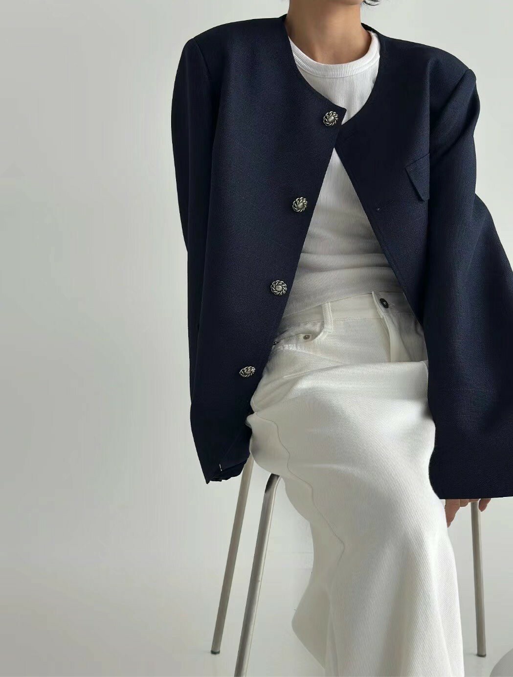 圓領花釦小香外套