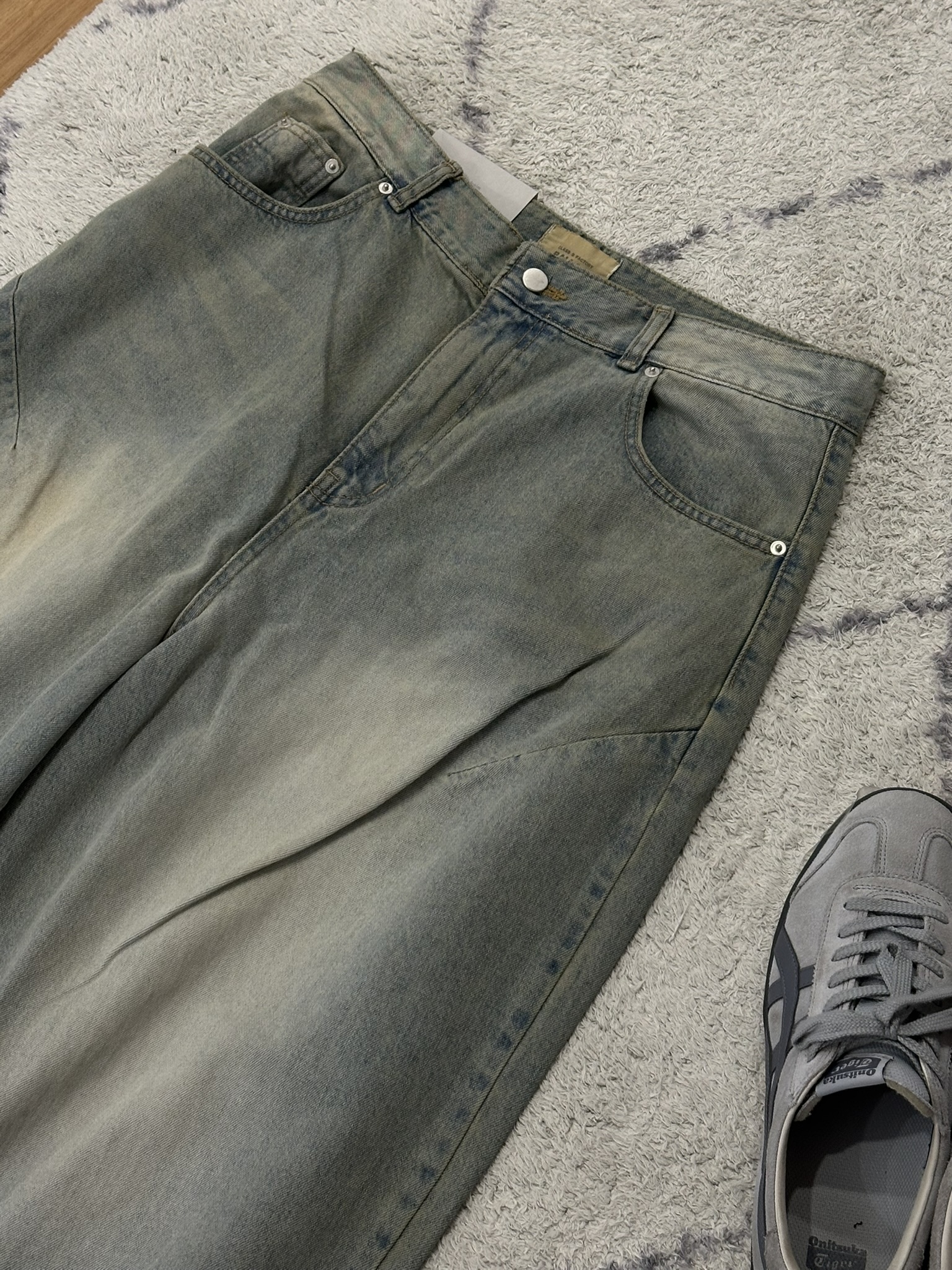 貓鬚雙打褶水洗闊腿褲