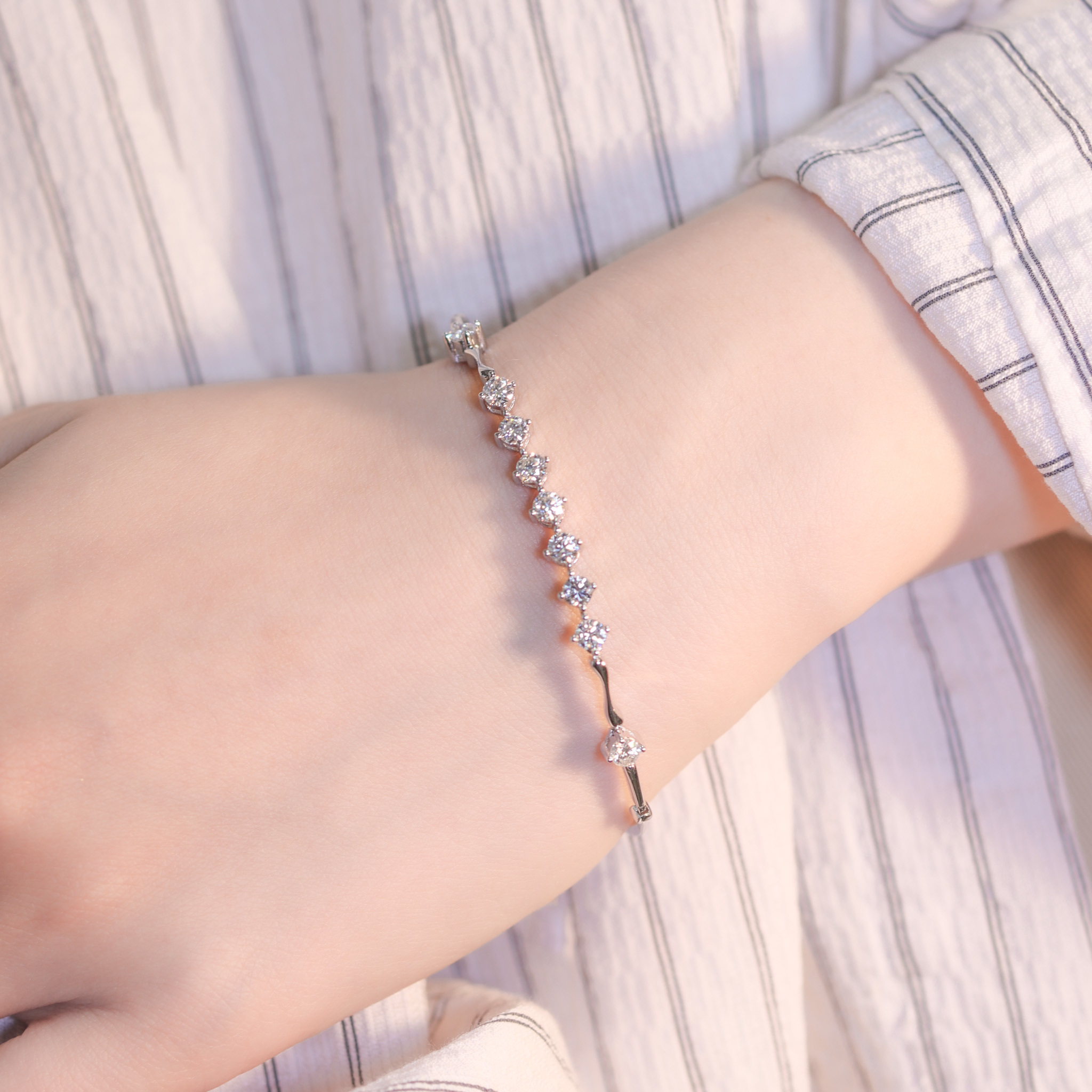 | 925純銀・ 厚鍍白金 ・莫桑石 | 許願銀河線軟手鐲 | BR1319 |