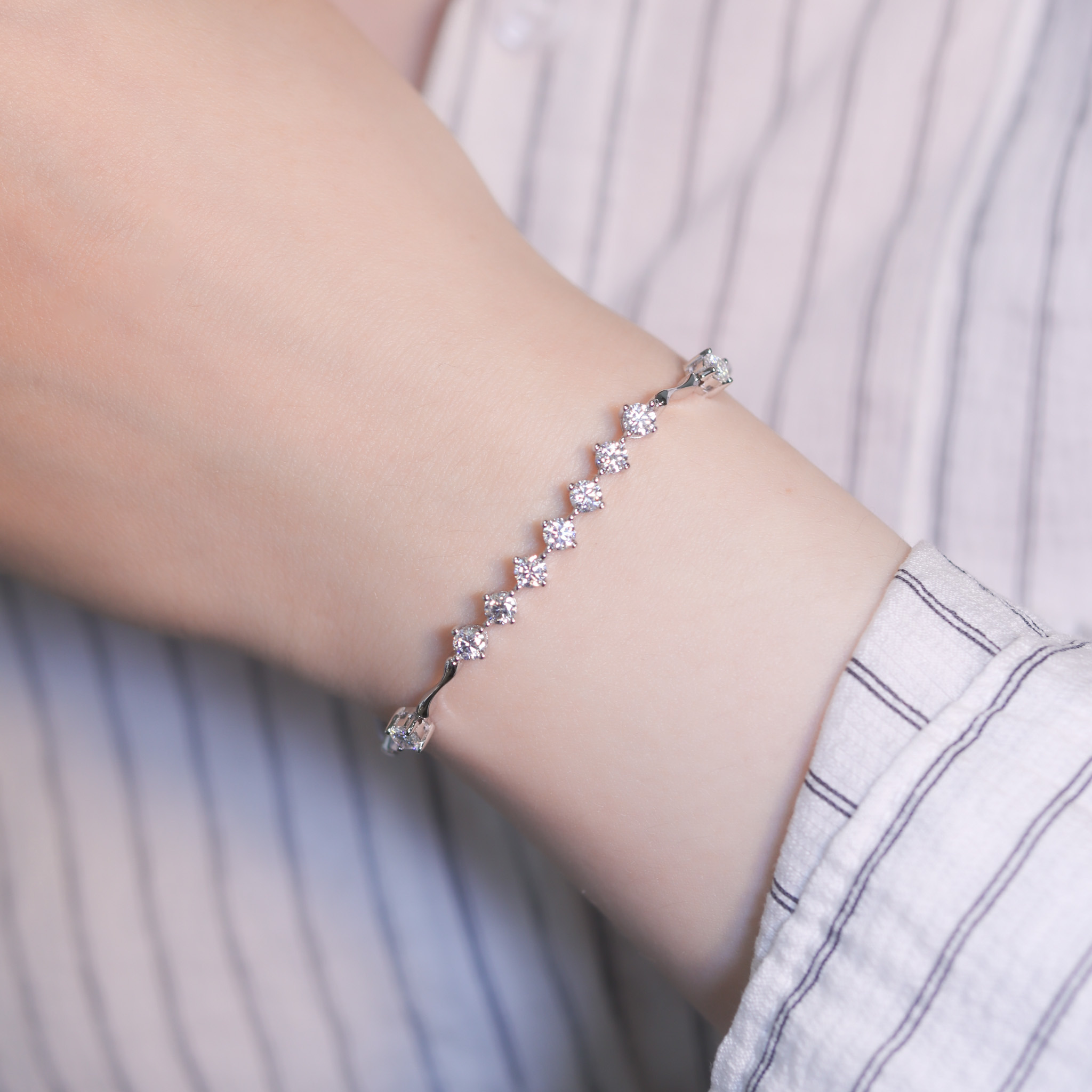 | 925純銀・ 厚鍍白金 ・莫桑石 | 許願銀河線軟手鐲 | BR1319 |