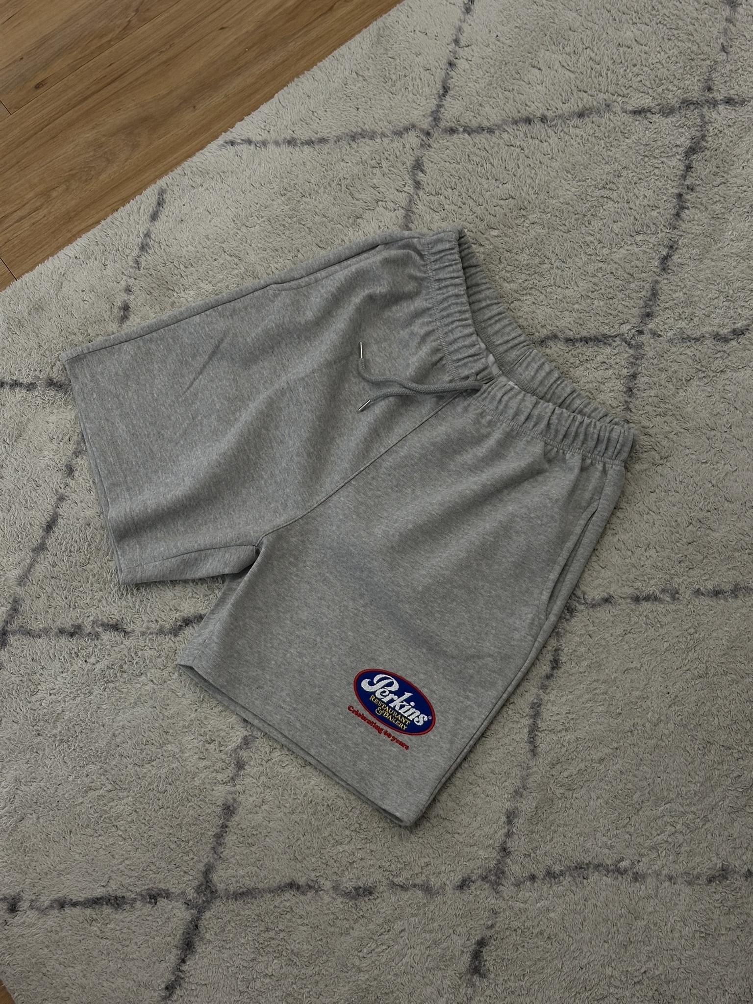 立體刺繡抽繩棉短褲 深灰