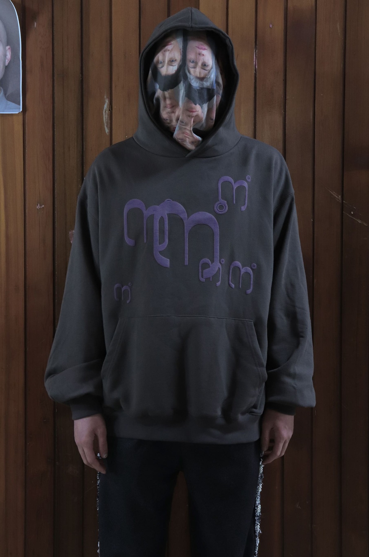 montravailpersonnel  logo x6 hoodie - vandyke brown