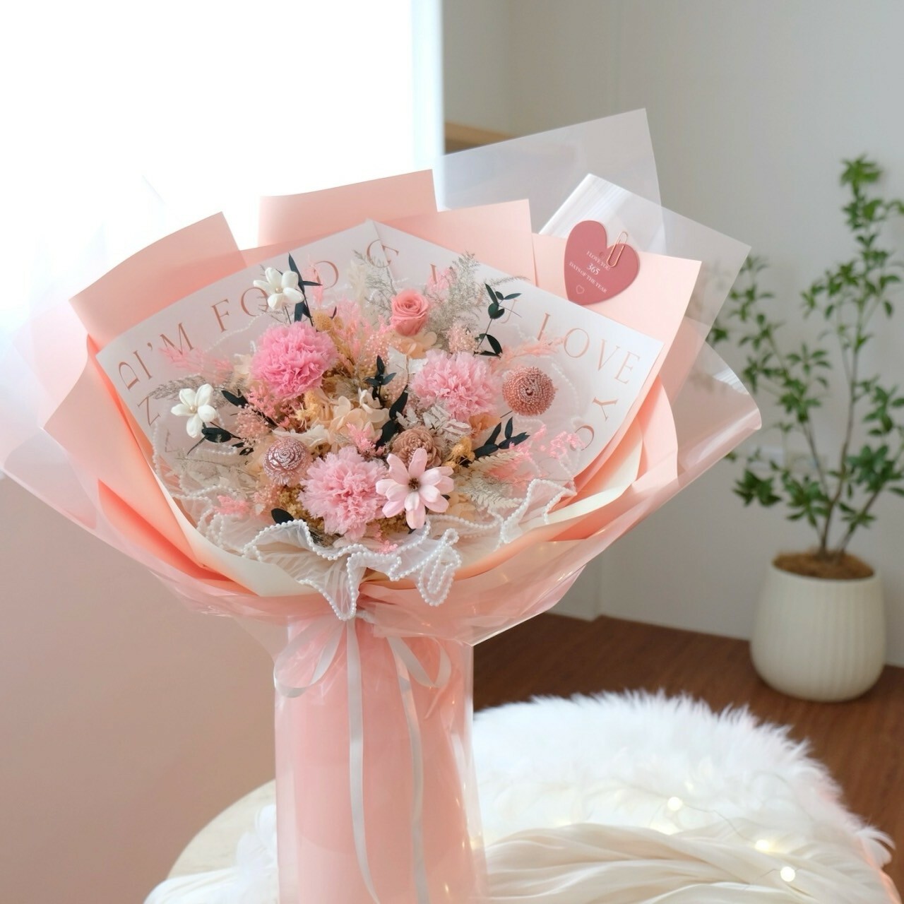 精緻的愛 / 粉色康乃馨永生花束