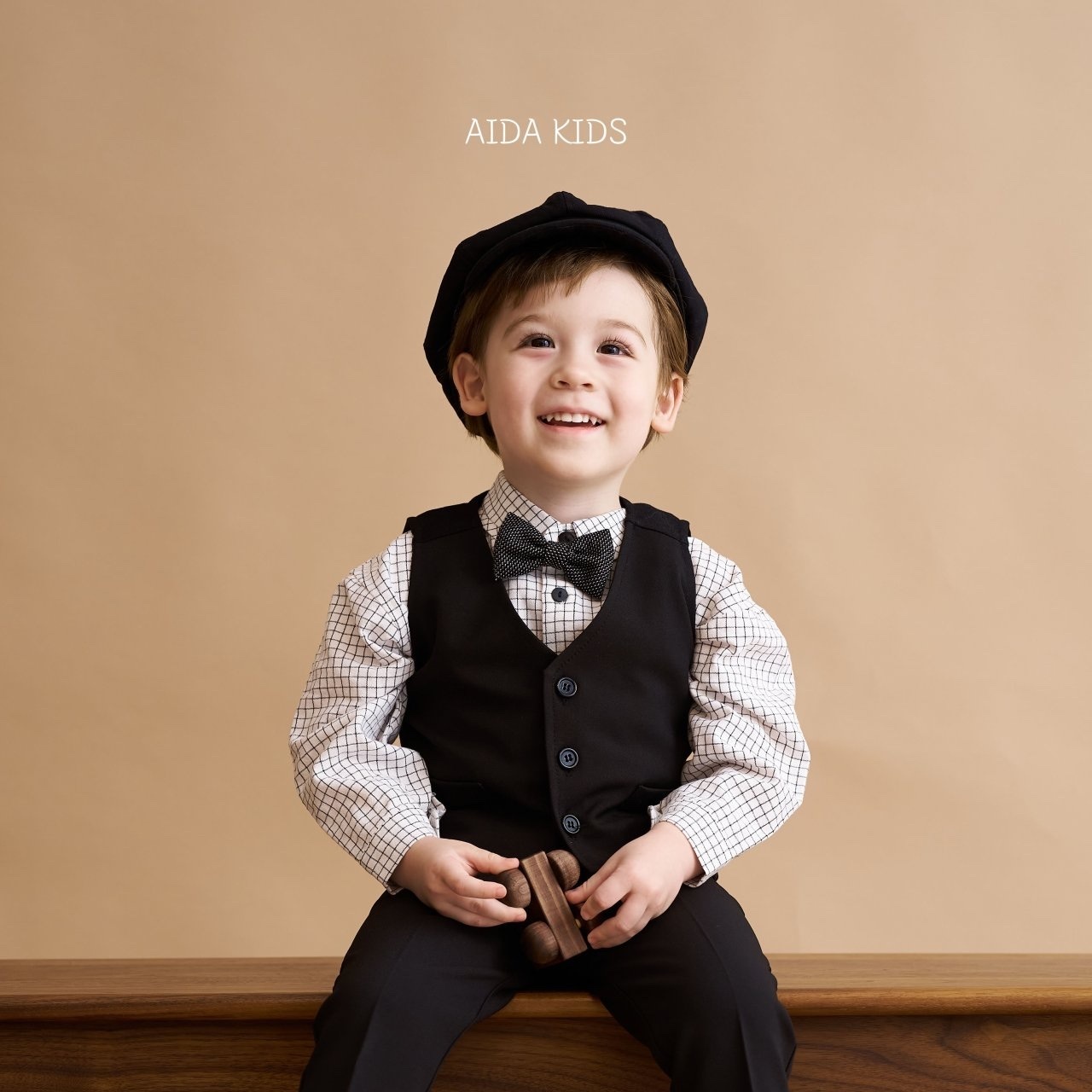 Aida Black Vest