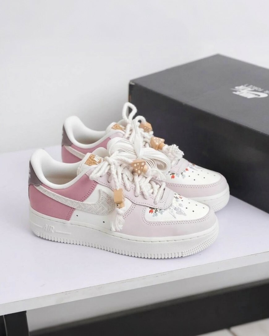Nike Air Force 1 Low WMNS 蘑菇 菇菇王國 粉白 拼接 刺繡 AF1 空軍 女款 IB8874111
