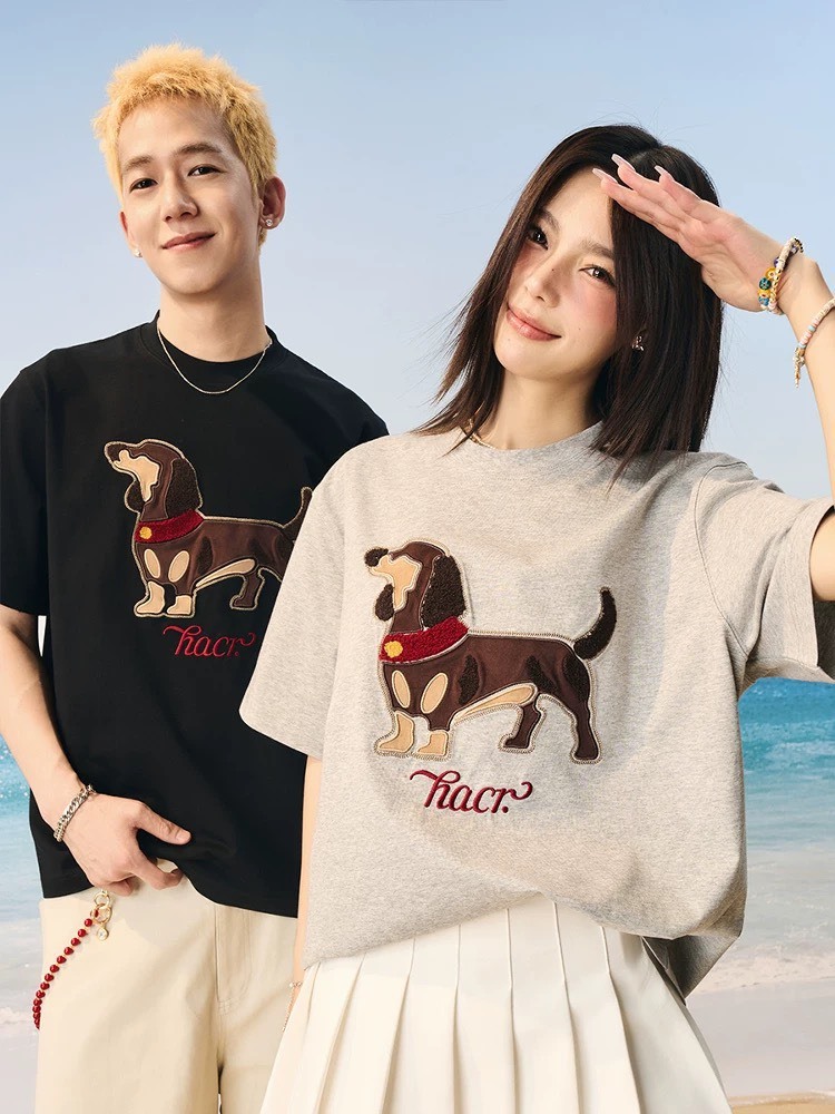 Harsh and Cruel 涼感防曬材質 麂皮貼布臘腸犬 短袖 T HL251020145