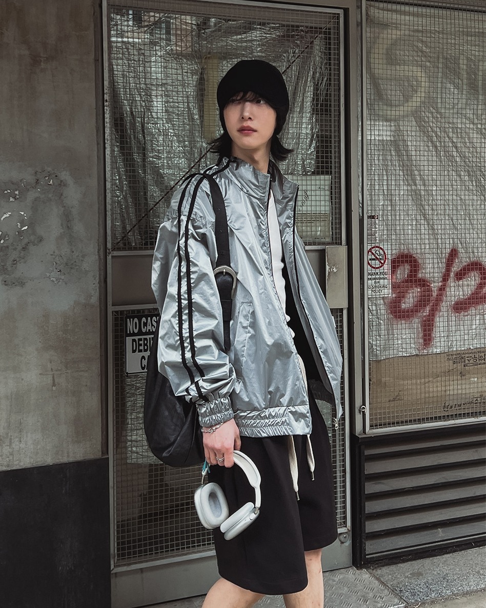 光澤感貼條拉鍊外套